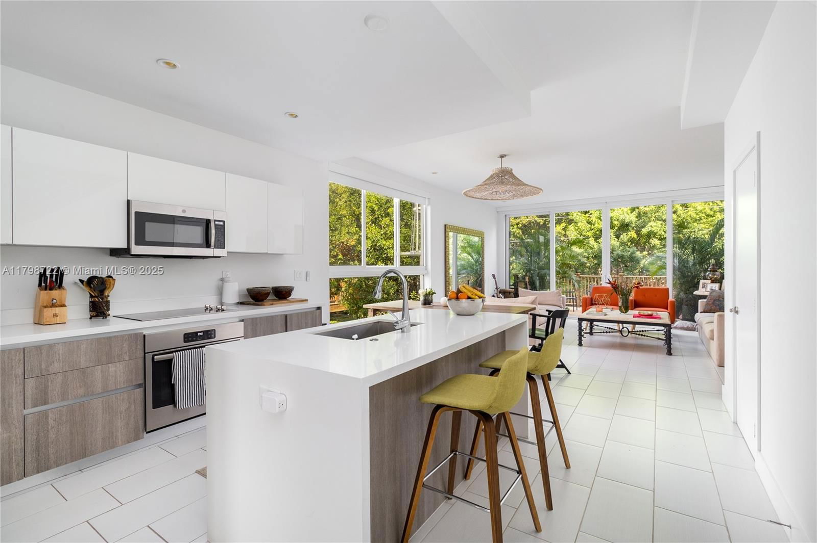 Real estate property located at 2475 135th St, Miami-dade, Parkview Villas Replat, North Miami, FL