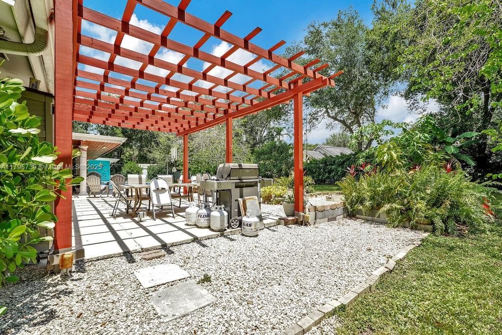 Real estate property located at 6551 126th St, Miami-dade, Hallmark Heights Estates, Pinecrest, FL