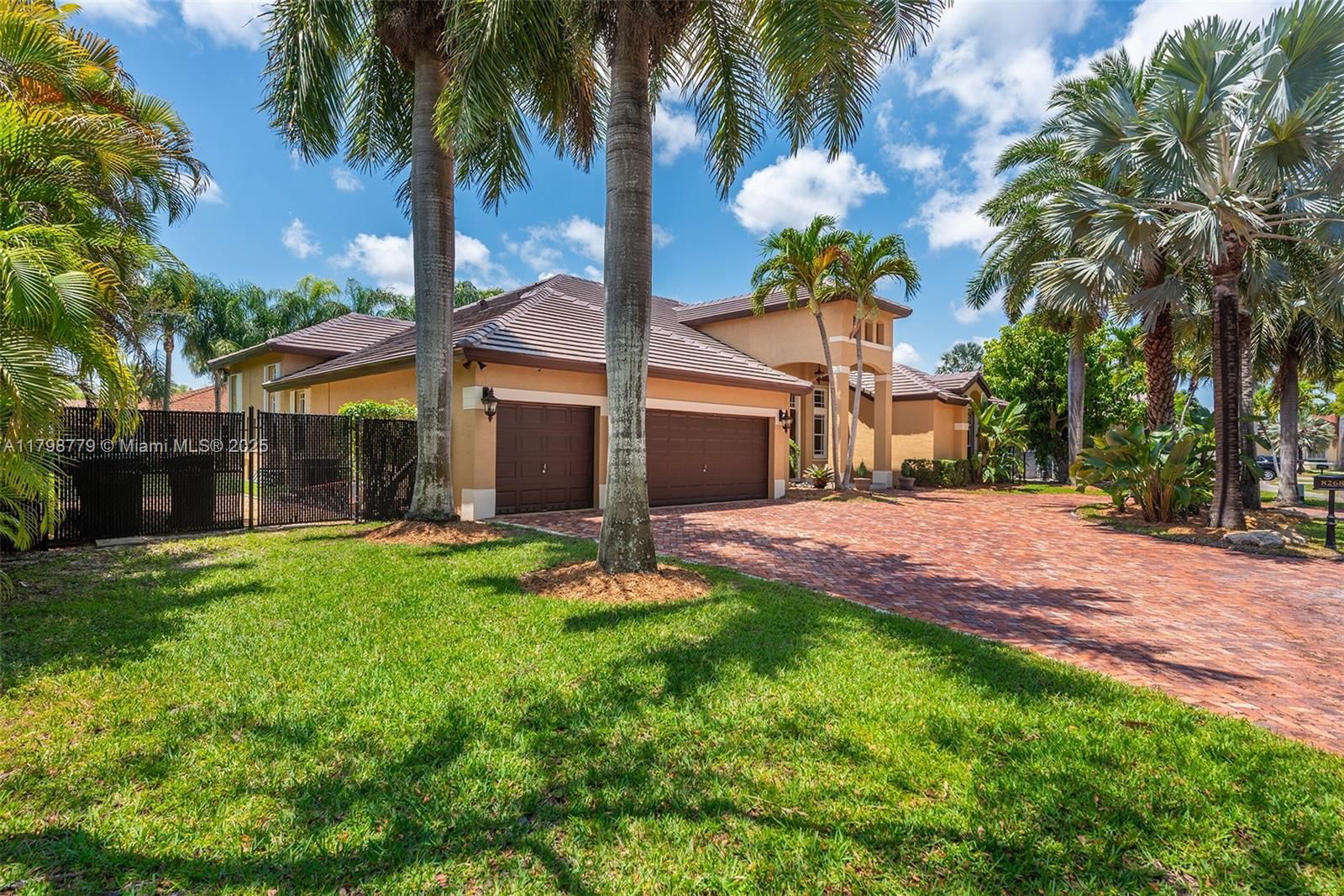 Real estate property located at 8268 172nd Terrace, Miami-dade, Groves At Old Cutler, Palmetto Bay, FL
