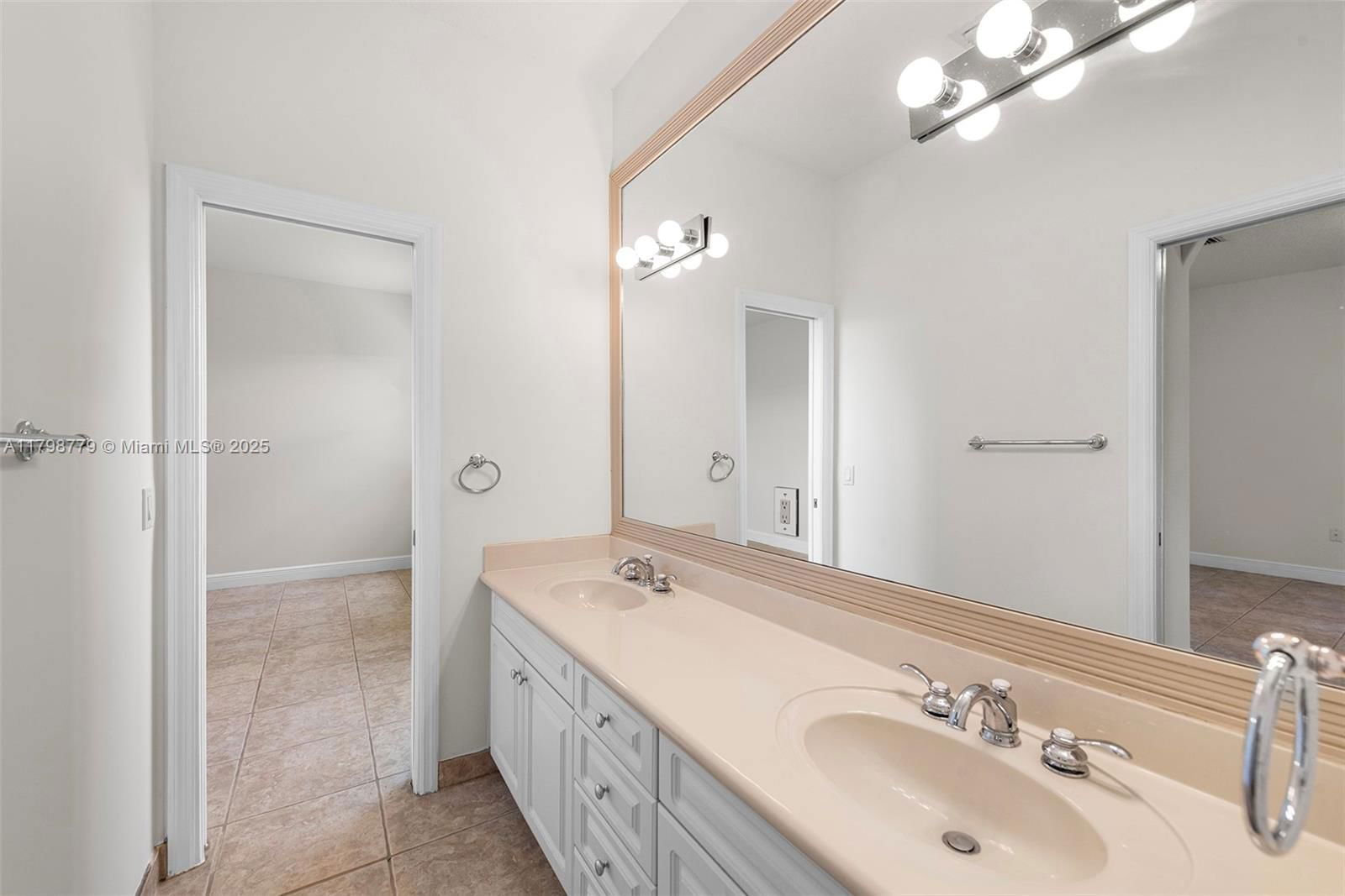 Real estate property located at 8268 172nd Terrace, Miami-dade, Groves At Old Cutler, Palmetto Bay, FL