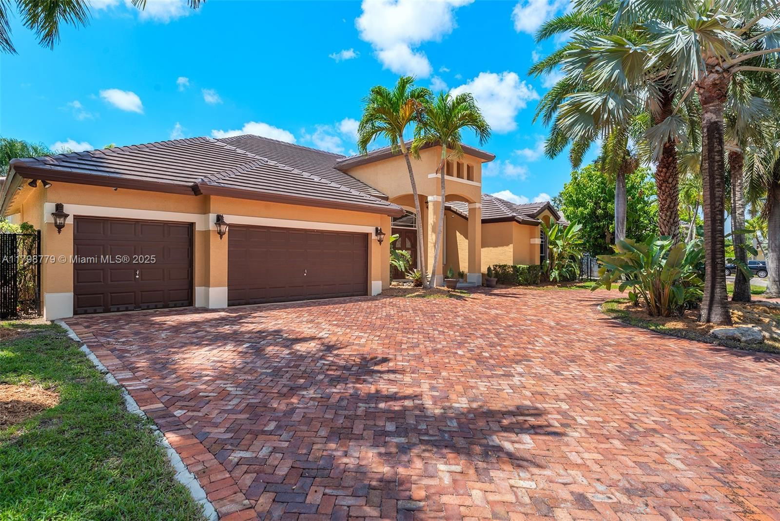 Real estate property located at 8268 172nd Terrace, Miami-dade, Groves At Old Cutler, Palmetto Bay, FL