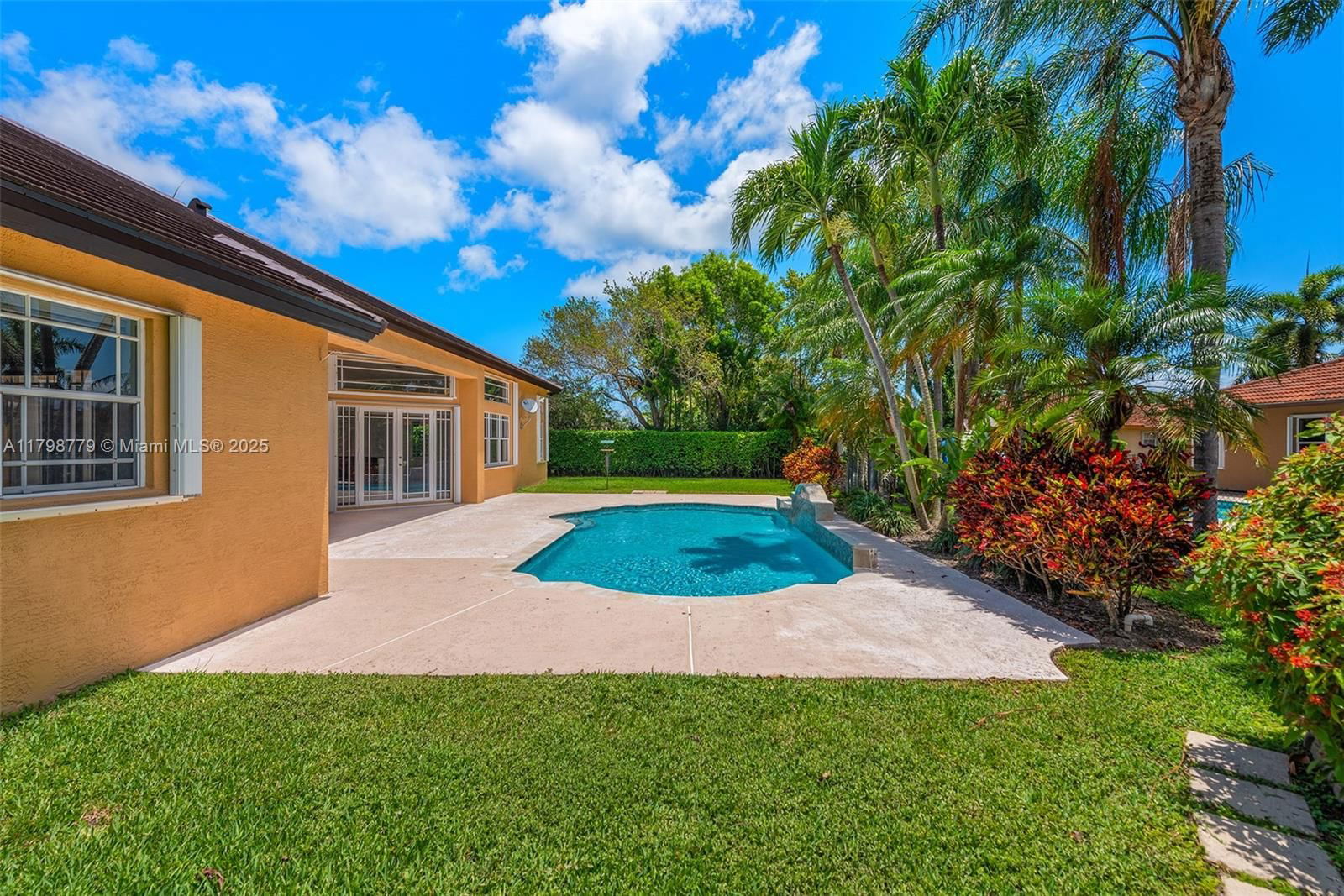 Real estate property located at 8268 172nd Terrace, Miami-dade, Groves At Old Cutler, Palmetto Bay, FL