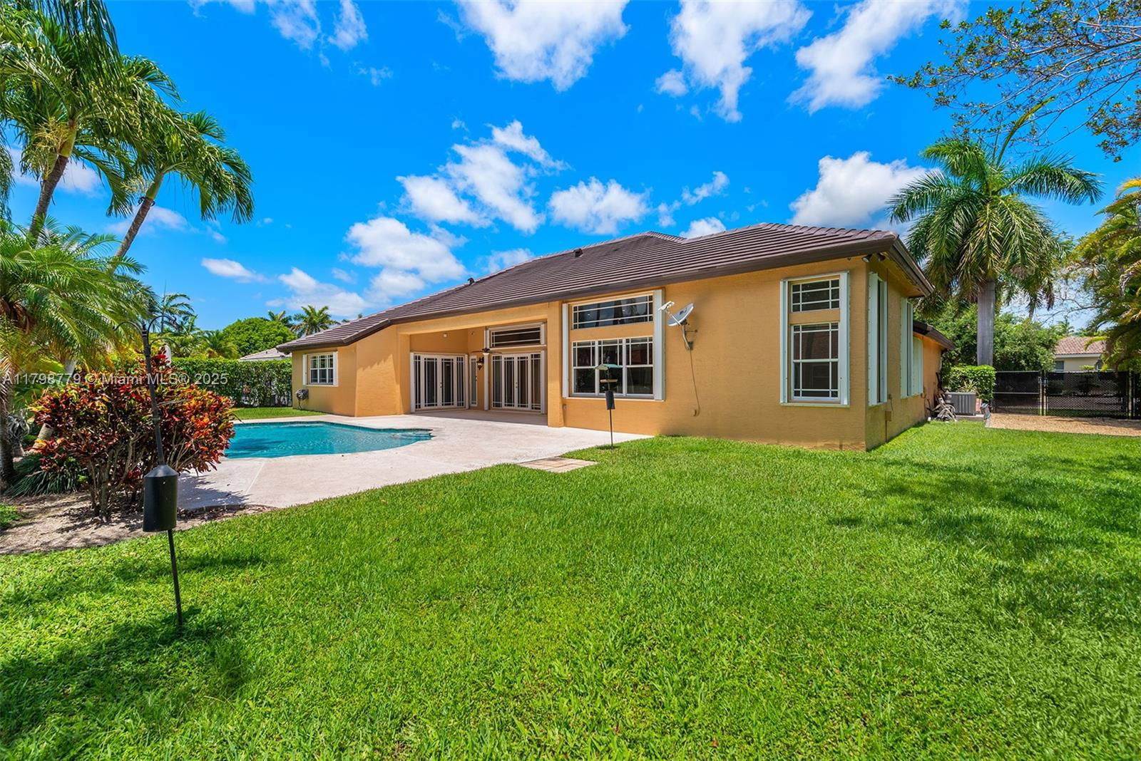 Real estate property located at 8268 172nd Terrace, Miami-dade, Groves At Old Cutler, Palmetto Bay, FL