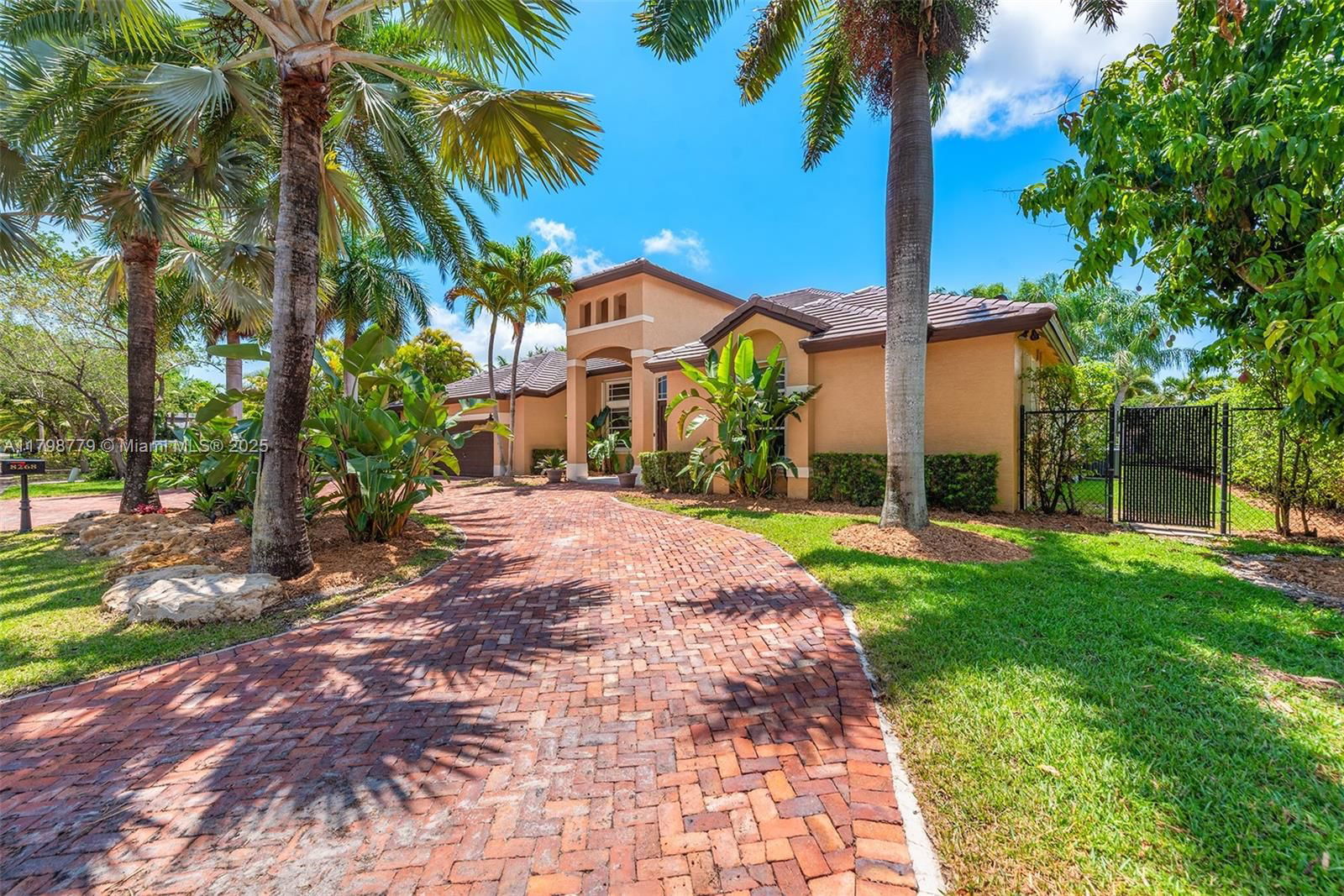 Real estate property located at 8268 172nd Terrace, Miami-dade, Groves At Old Cutler, Palmetto Bay, FL