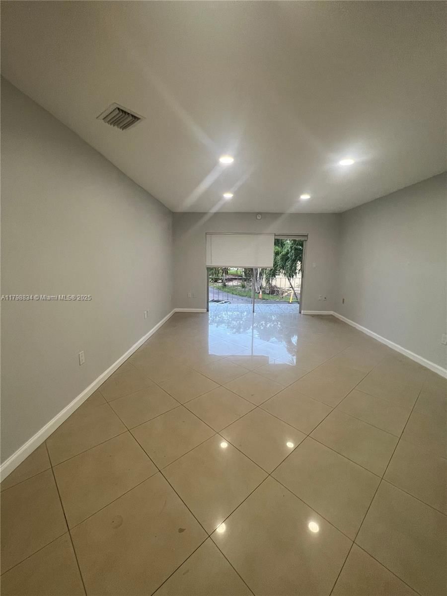 Real estate property located at 7368 82nd St E215, Miami-dade, Village At Dadeland Condo, Miami, FL