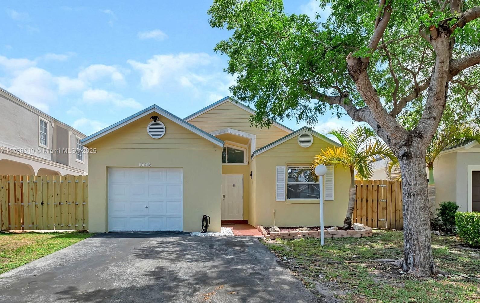 Real estate property located at 10066 222nd Street, Miami-dade, Lakes By The Bay Sec 6, Cutler Bay, FL