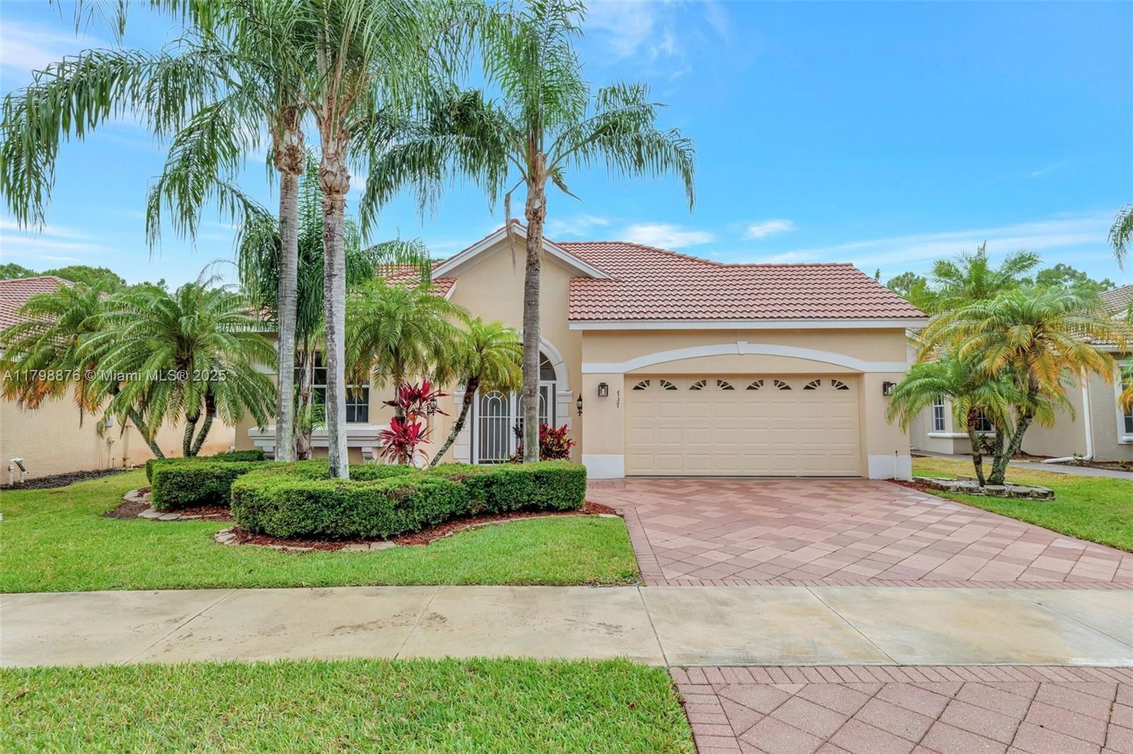 Real estate property located at 737 Great Exuma Cv, St Lucie, Lake Charles Phase 3e, Port St. Lucie, FL