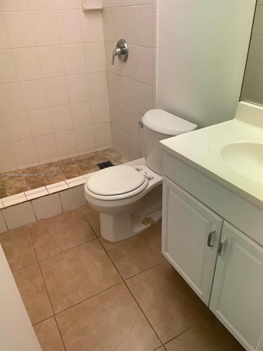 Real estate property located at 810 73rd Ave, Broward, Sugar Spring Two Condo, North Lauderdale, FL