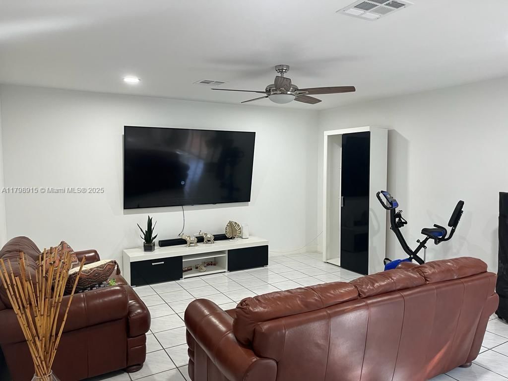 Real estate property located at 9953 154th Ct, Miami-dade, Weitzer Hammocks Homes Se, Miami, FL