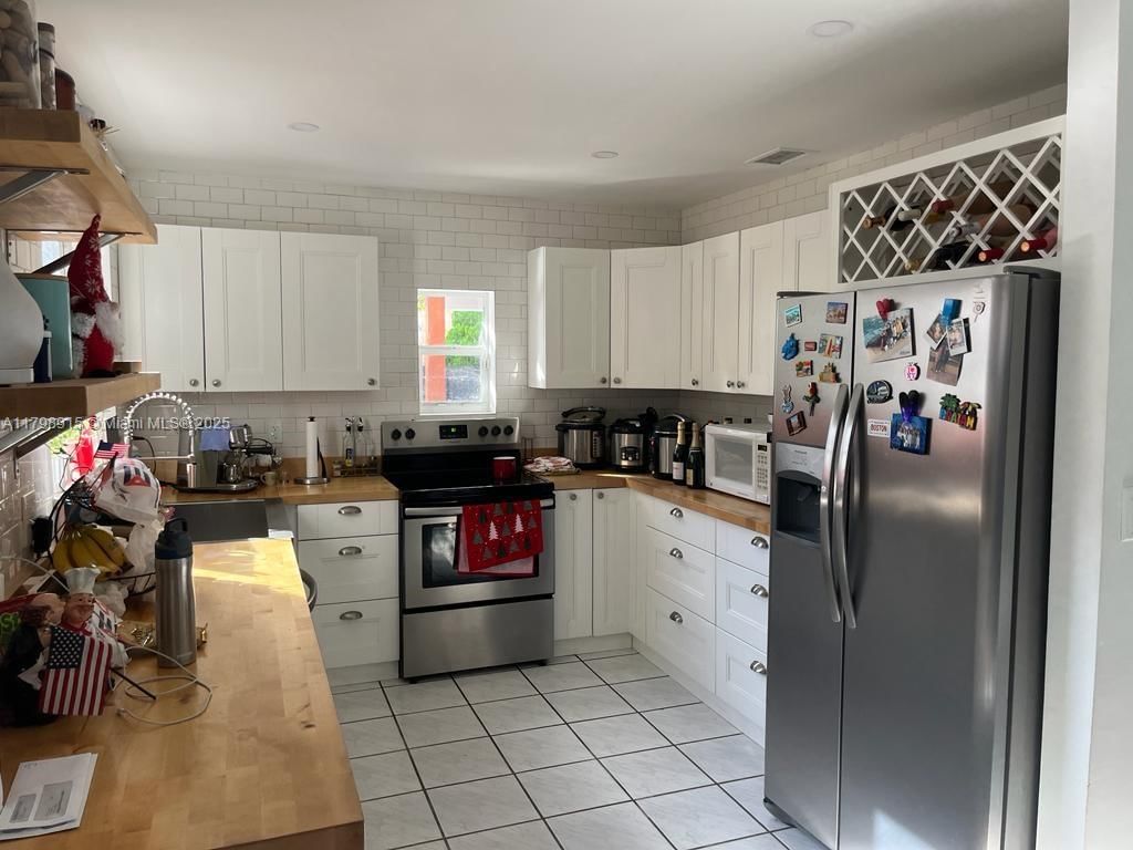 Real estate property located at 9953 154th Ct, Miami-dade, Weitzer Hammocks Homes Se, Miami, FL