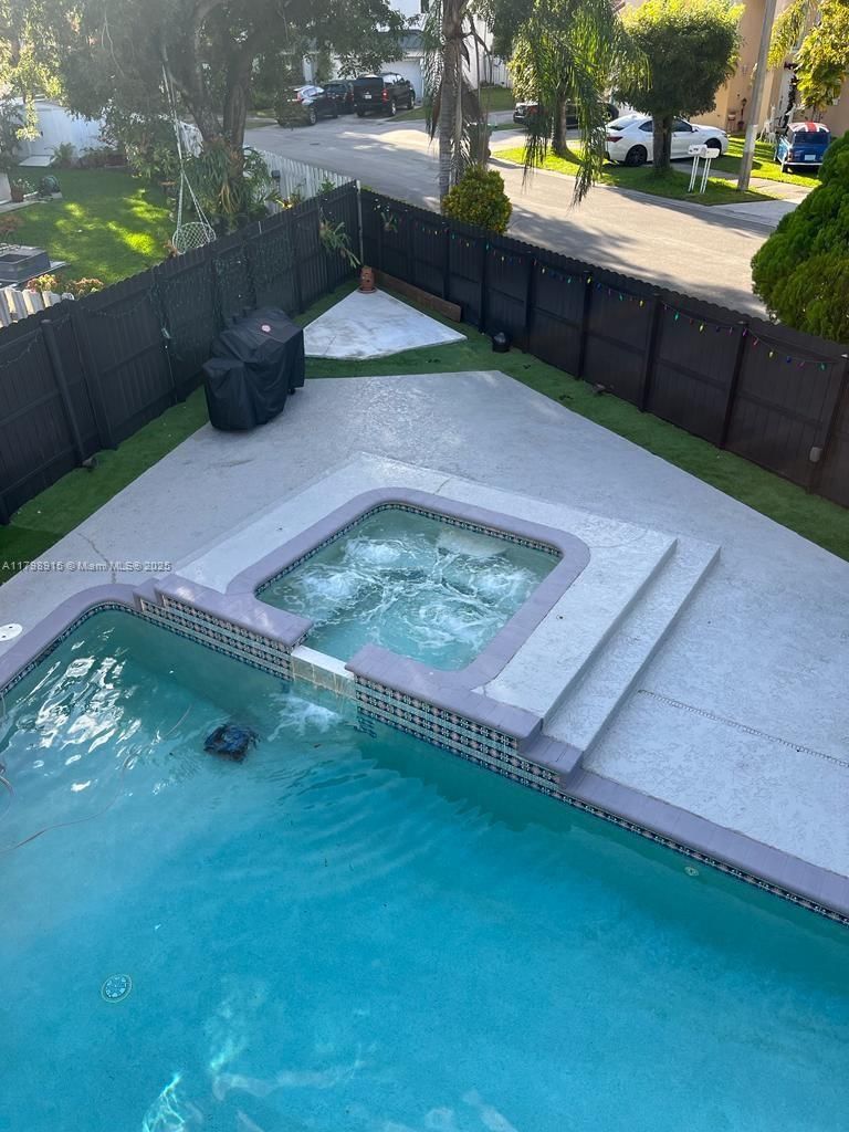 Real estate property located at 9953 154th Ct, Miami-dade, Weitzer Hammocks Homes Se, Miami, FL