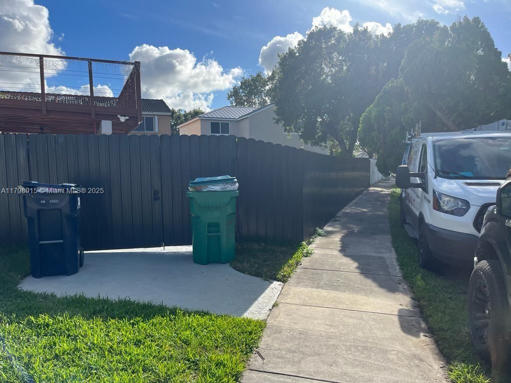 Real estate property located at 9953 154th Ct, Miami-dade, Weitzer Hammocks Homes Se, Miami, FL