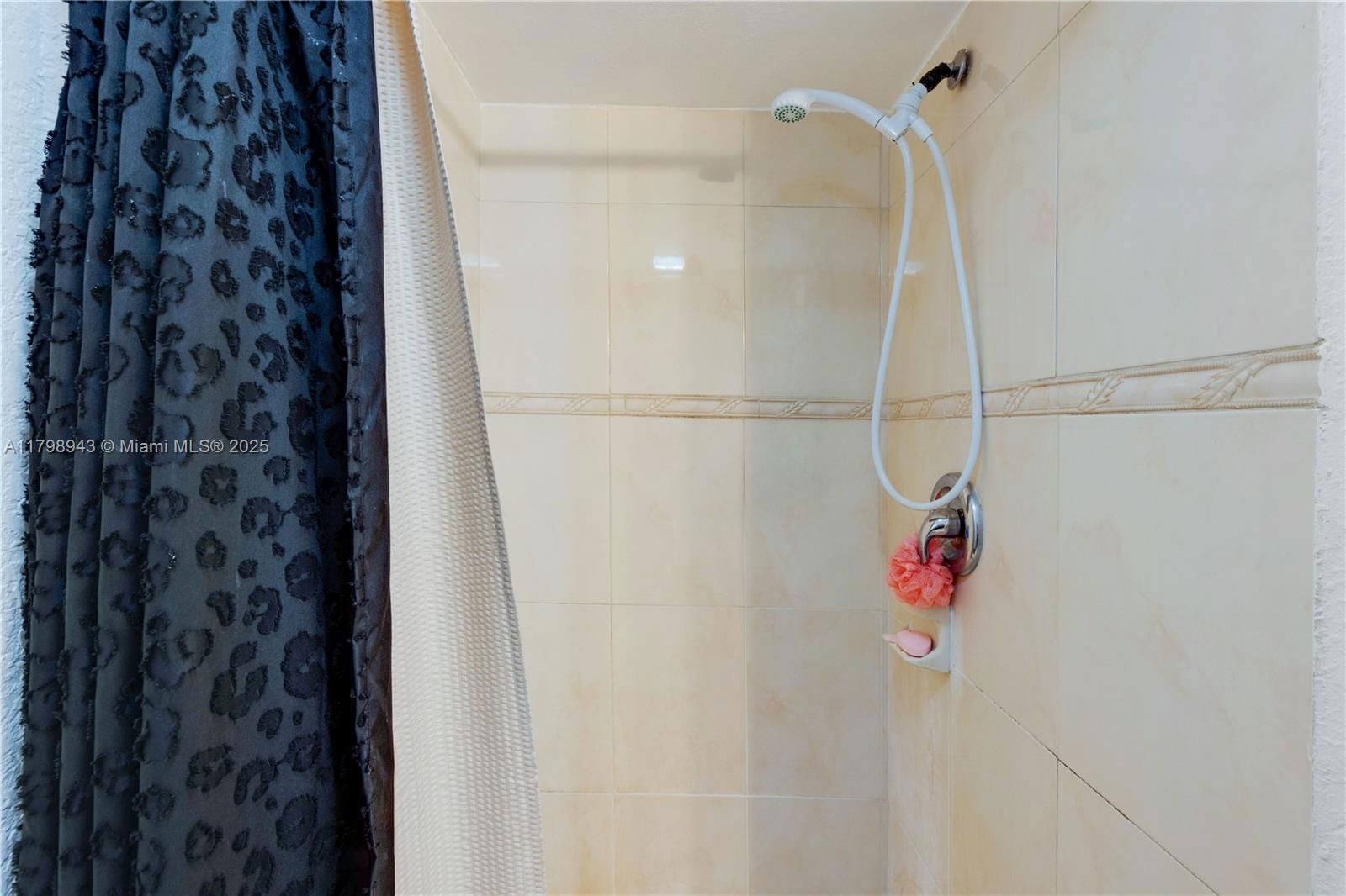 Real estate property located at 4848 24th Ct #215, Broward, Town Square Condo, Lauderdale Lakes, FL