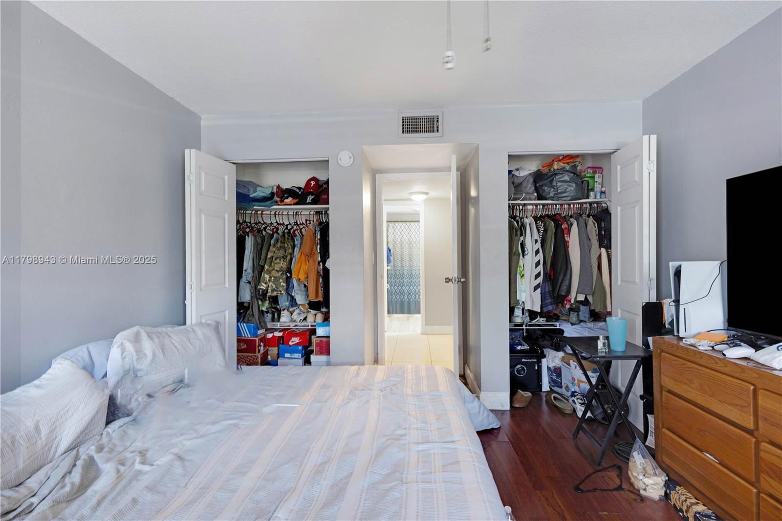 Real estate property located at 4848 24th Ct #215, Broward, Town Square Condo, Lauderdale Lakes, FL