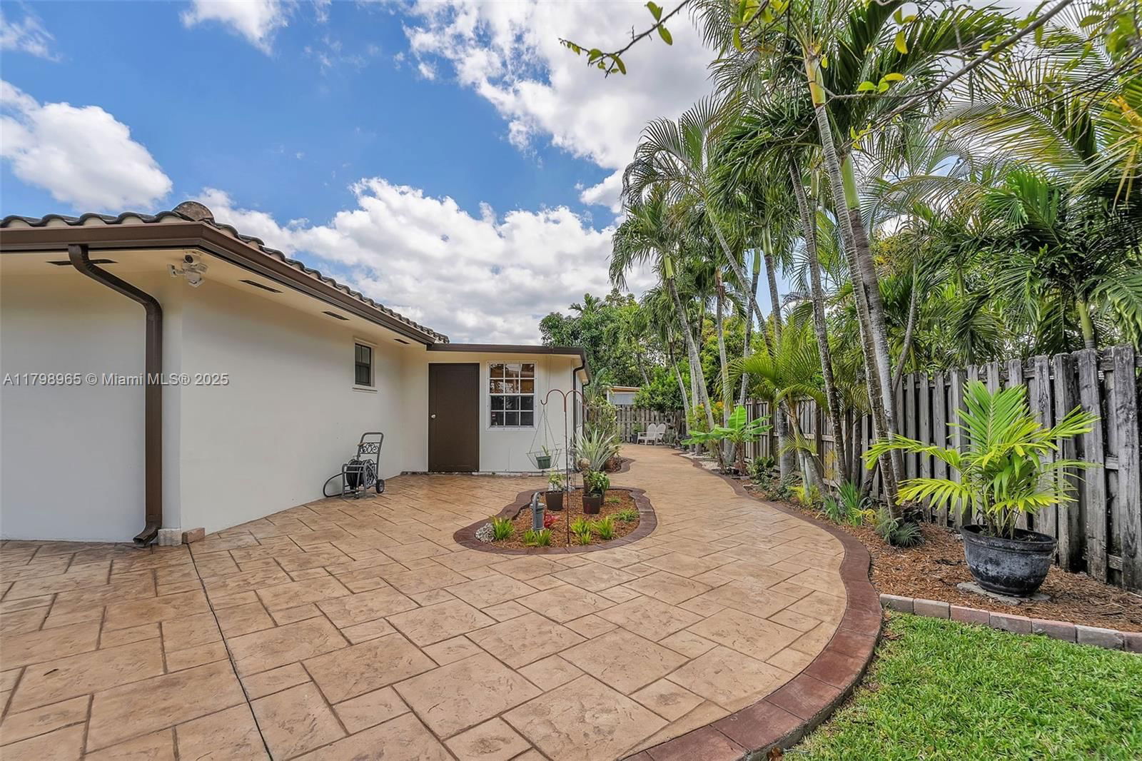 Real estate property located at 15216 146 Ave, Miami-dade, South Landing Estates, Miami, FL