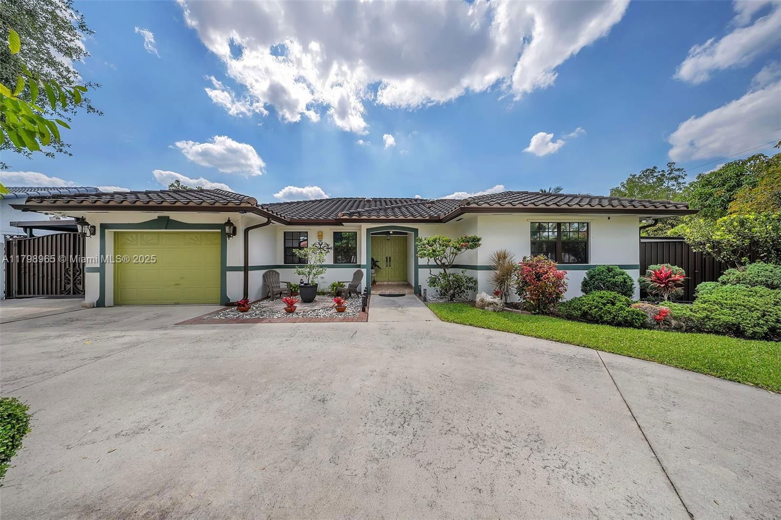 Real estate property located at 15216 146 Ave, Miami-dade, South Landing Estates, Miami, FL