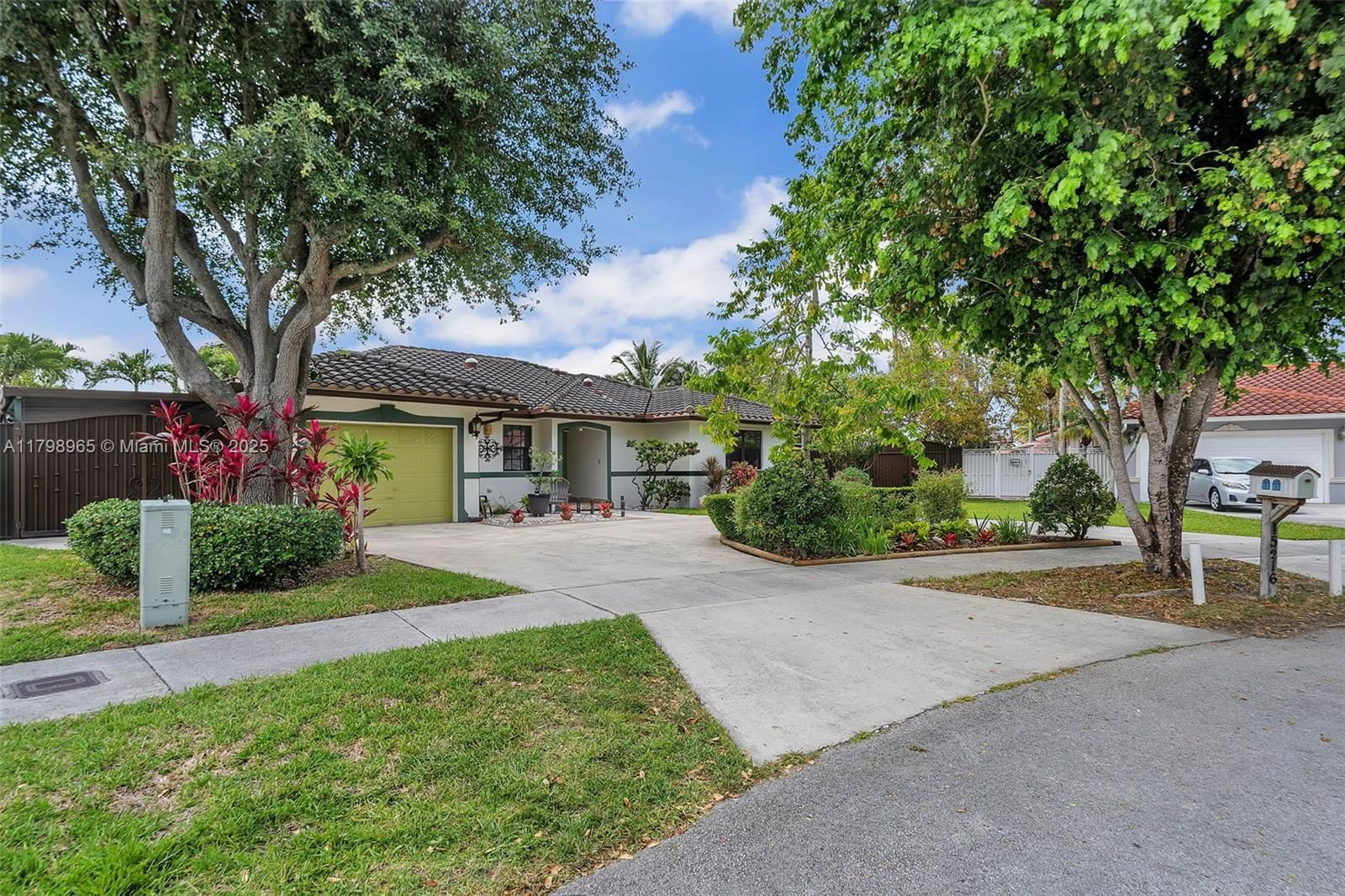 Real estate property located at 15216 146 Ave, Miami-dade, South Landing Estates, Miami, FL
