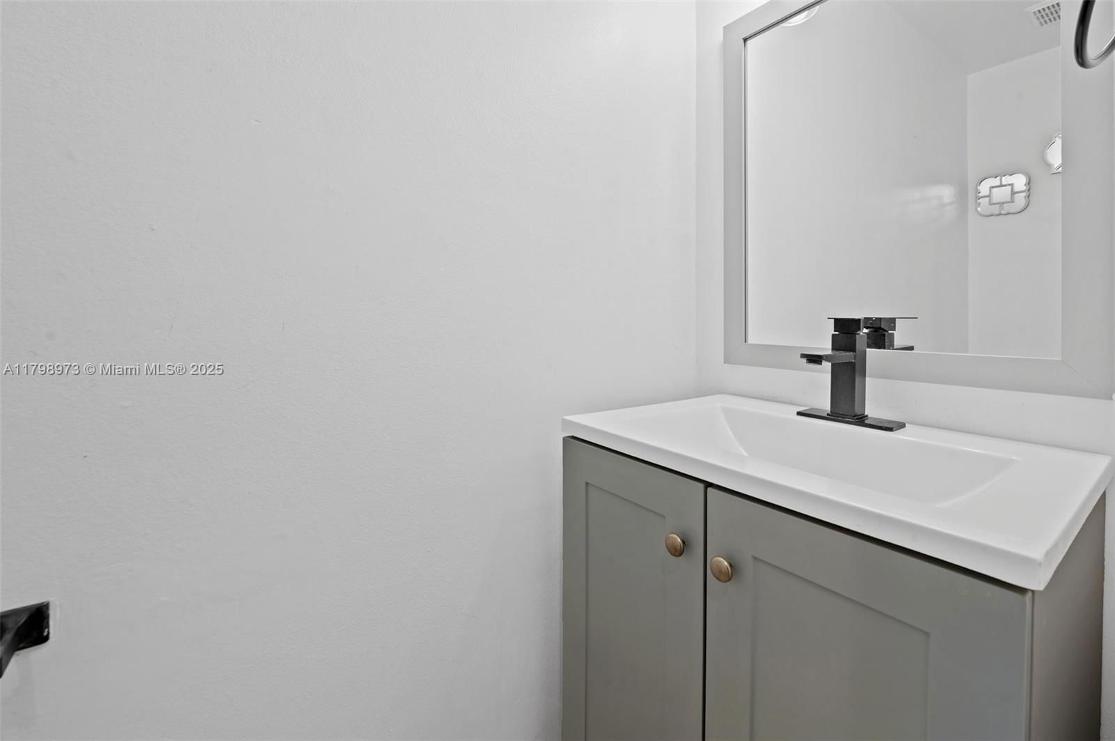Real estate property located at 10180 41st St #99-9, Miami-dade, Villas Of Amberwood Condo, Doral, FL
