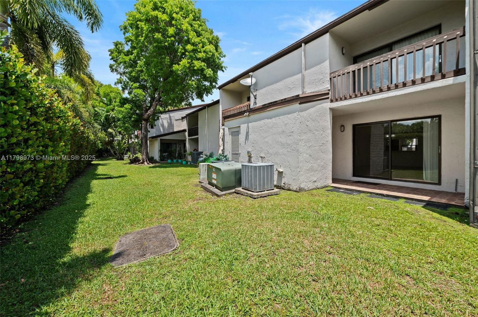 Real estate property located at 10180 41st St #99-9, Miami-dade, Villas Of Amberwood Condo, Doral, FL