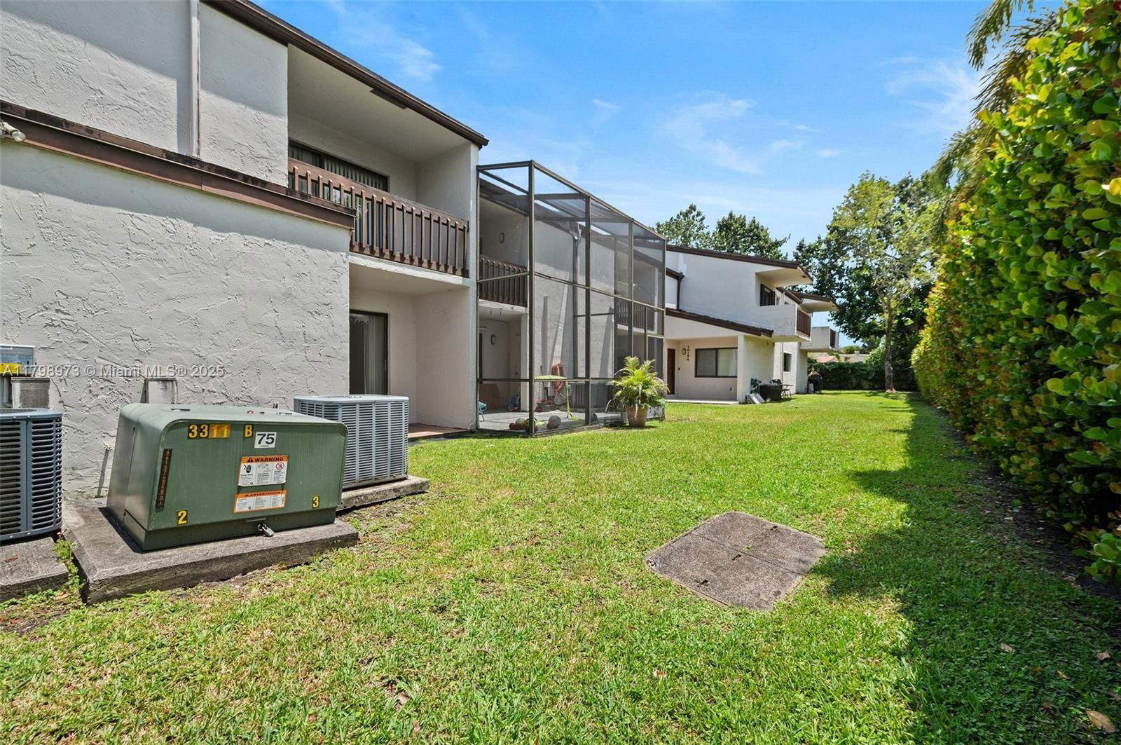 Real estate property located at 10180 41st St #99-9, Miami-dade, Villas Of Amberwood Condo, Doral, FL