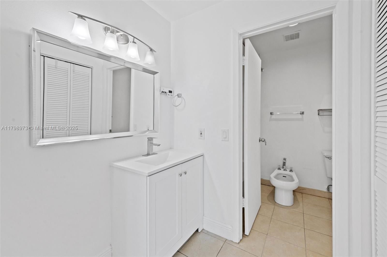 Real estate property located at 10180 41st St #99-9, Miami-dade, Villas Of Amberwood Condo, Doral, FL