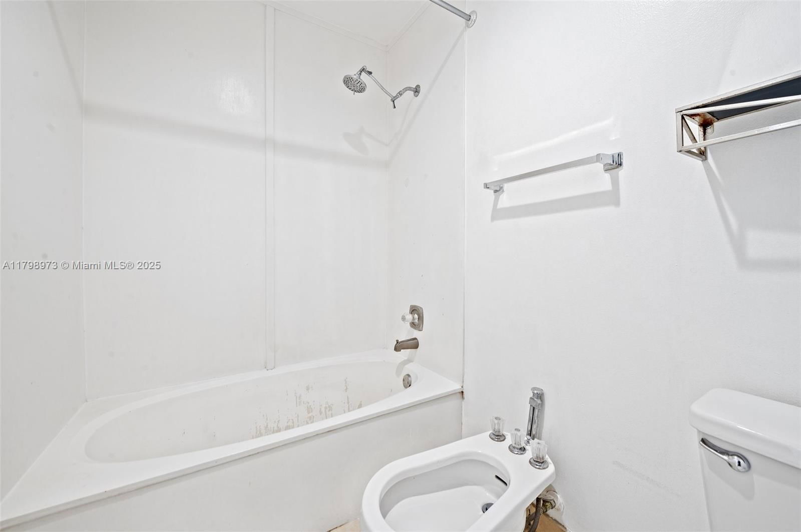 Real estate property located at 10180 41st St #99-9, Miami-dade, Villas Of Amberwood Condo, Doral, FL