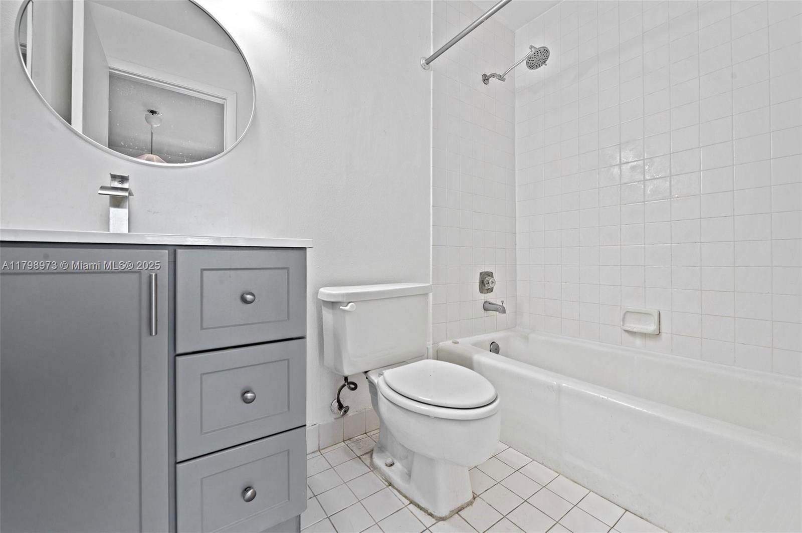 Real estate property located at 10180 41st St #99-9, Miami-dade, Villas Of Amberwood Condo, Doral, FL