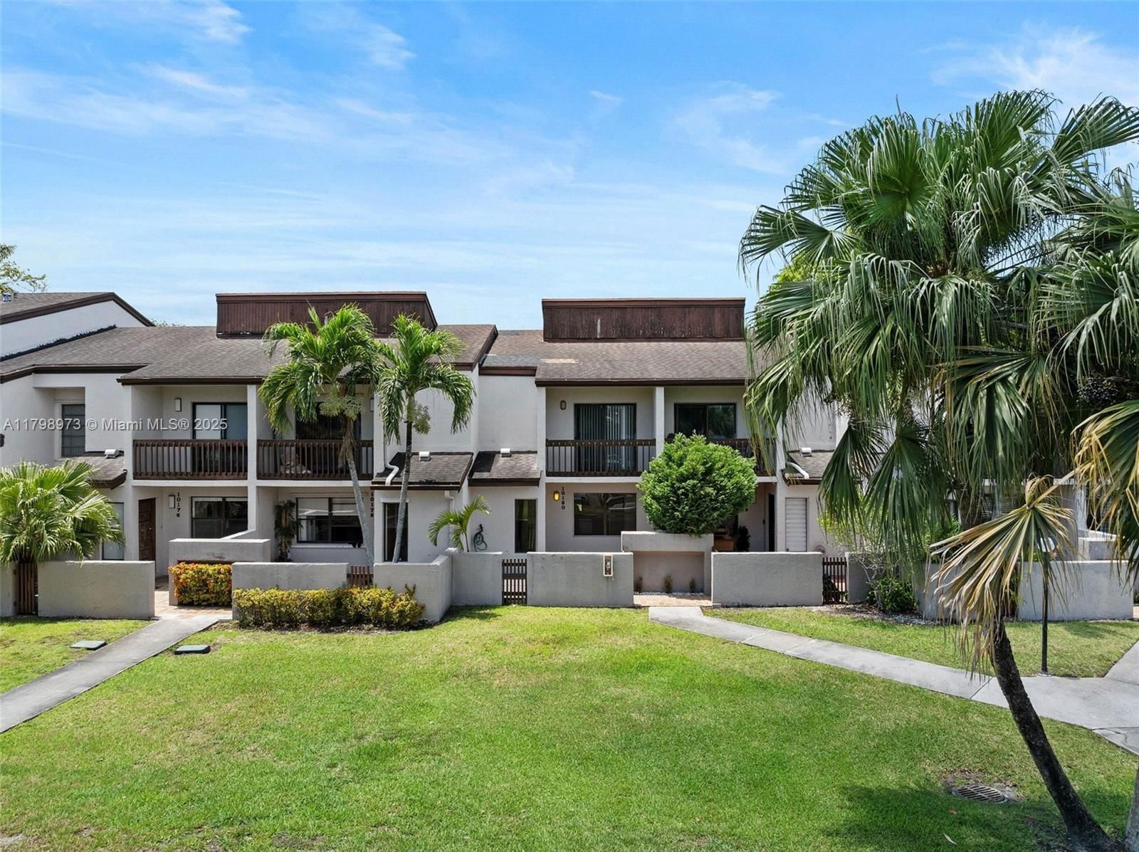 Real estate property located at 10180 41st St #99-9, Miami-dade, Villas Of Amberwood Condo, Doral, FL
