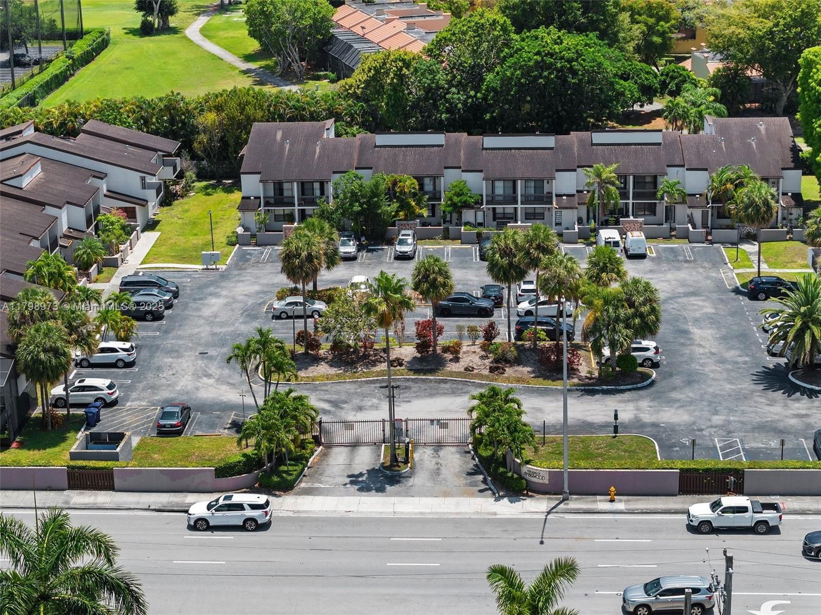 Real estate property located at 10180 41st St #99-9, Miami-dade, Villas Of Amberwood Condo, Doral, FL
