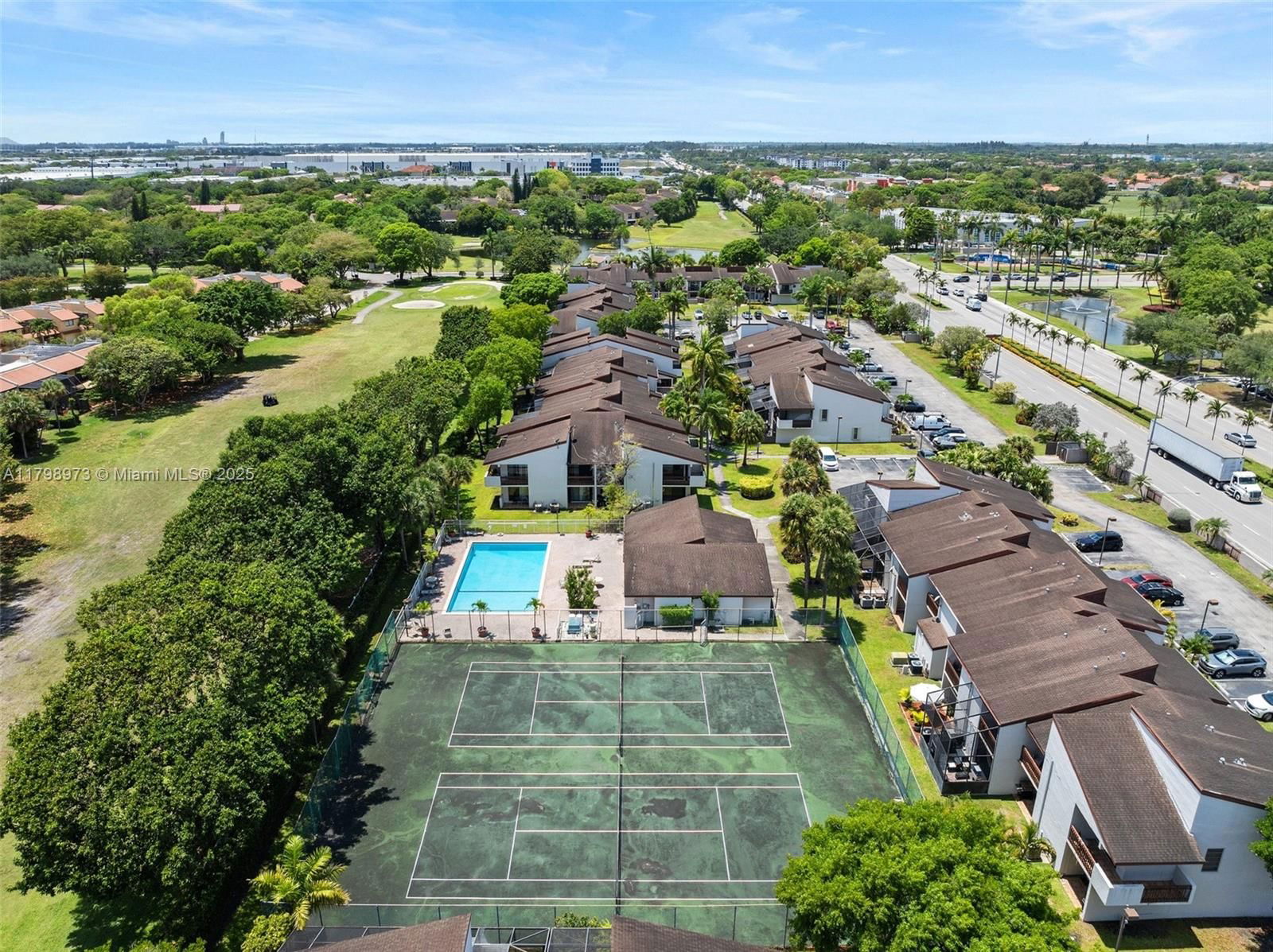 Real estate property located at 10180 41st St #99-9, Miami-dade, Villas Of Amberwood Condo, Doral, FL