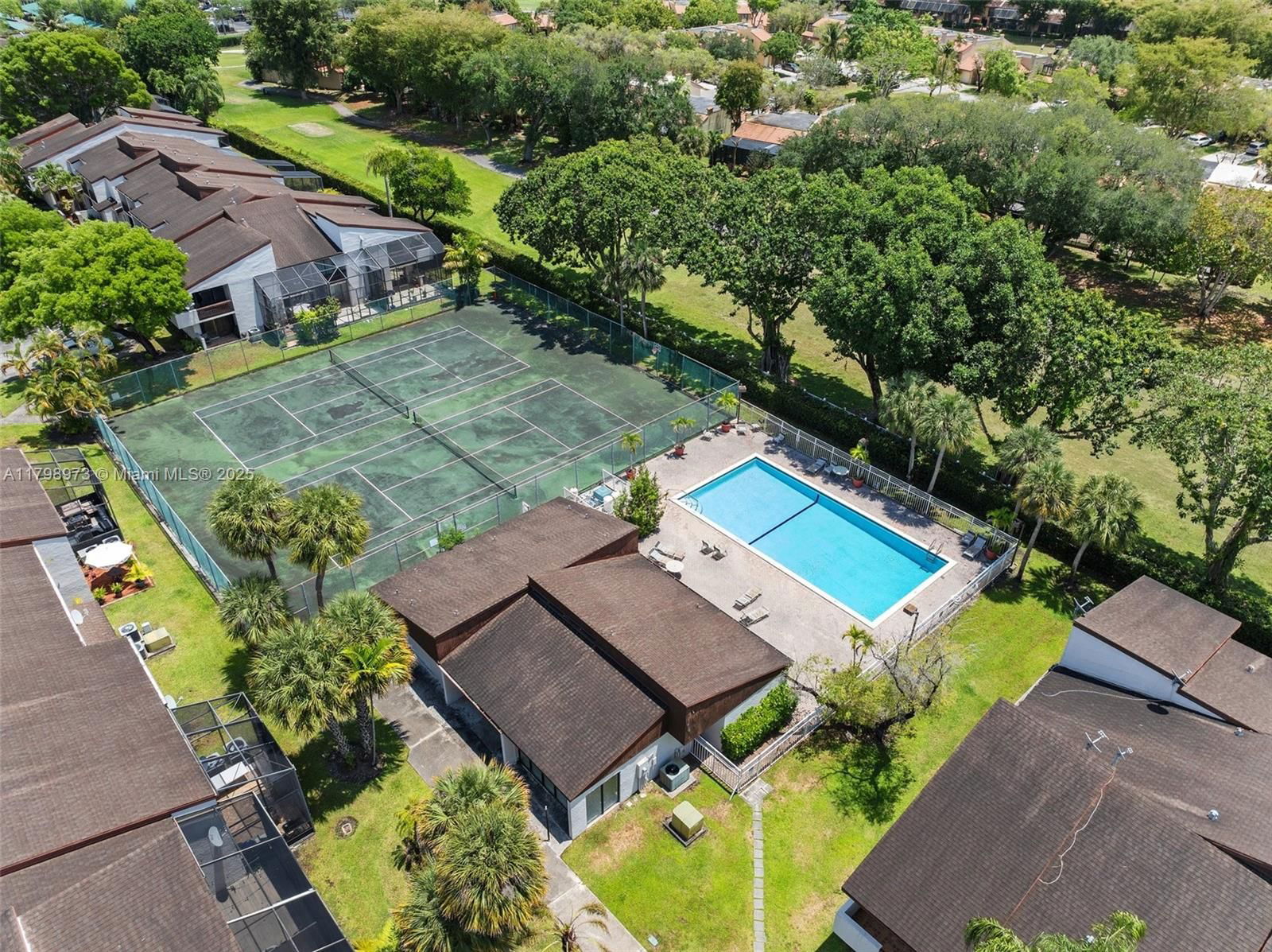 Real estate property located at 10180 41st St #99-9, Miami-dade, Villas Of Amberwood Condo, Doral, FL