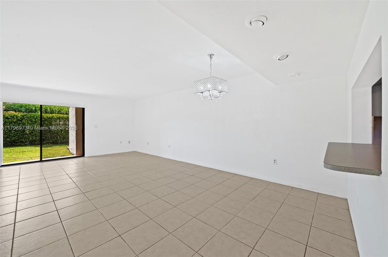 Real estate property located at 10180 41st St #99-9, Miami-dade, Villas Of Amberwood Condo, Doral, FL