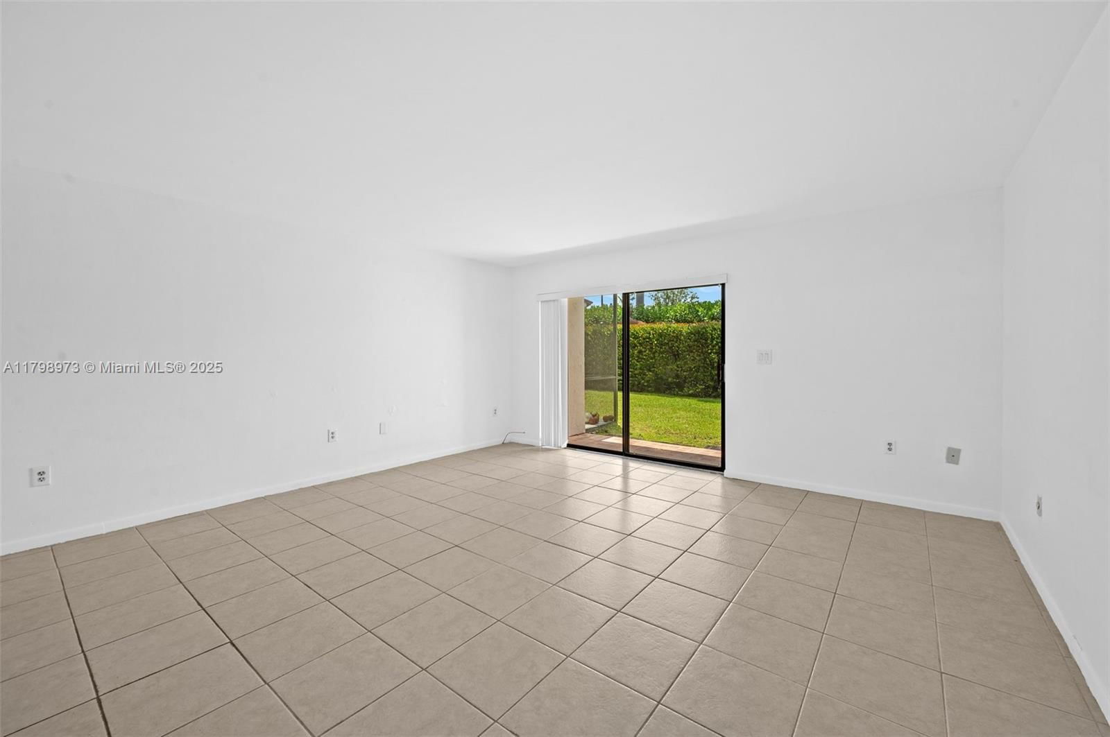 Real estate property located at 10180 41st St #99-9, Miami-dade, Villas Of Amberwood Condo, Doral, FL