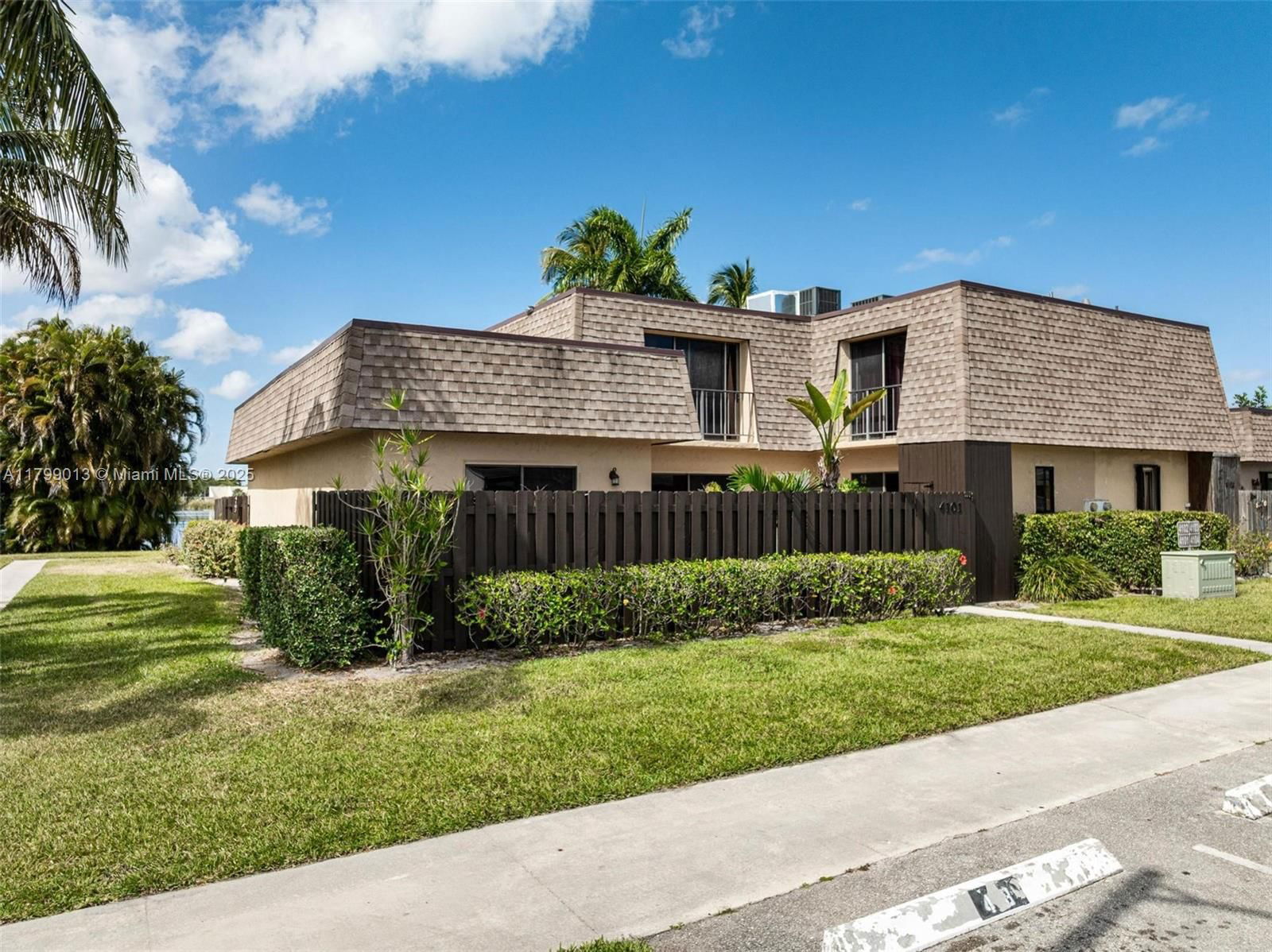 Real estate property located at 4102 Waterview Cir, Palm Beach, Waterview Estates, Palm Springs, FL