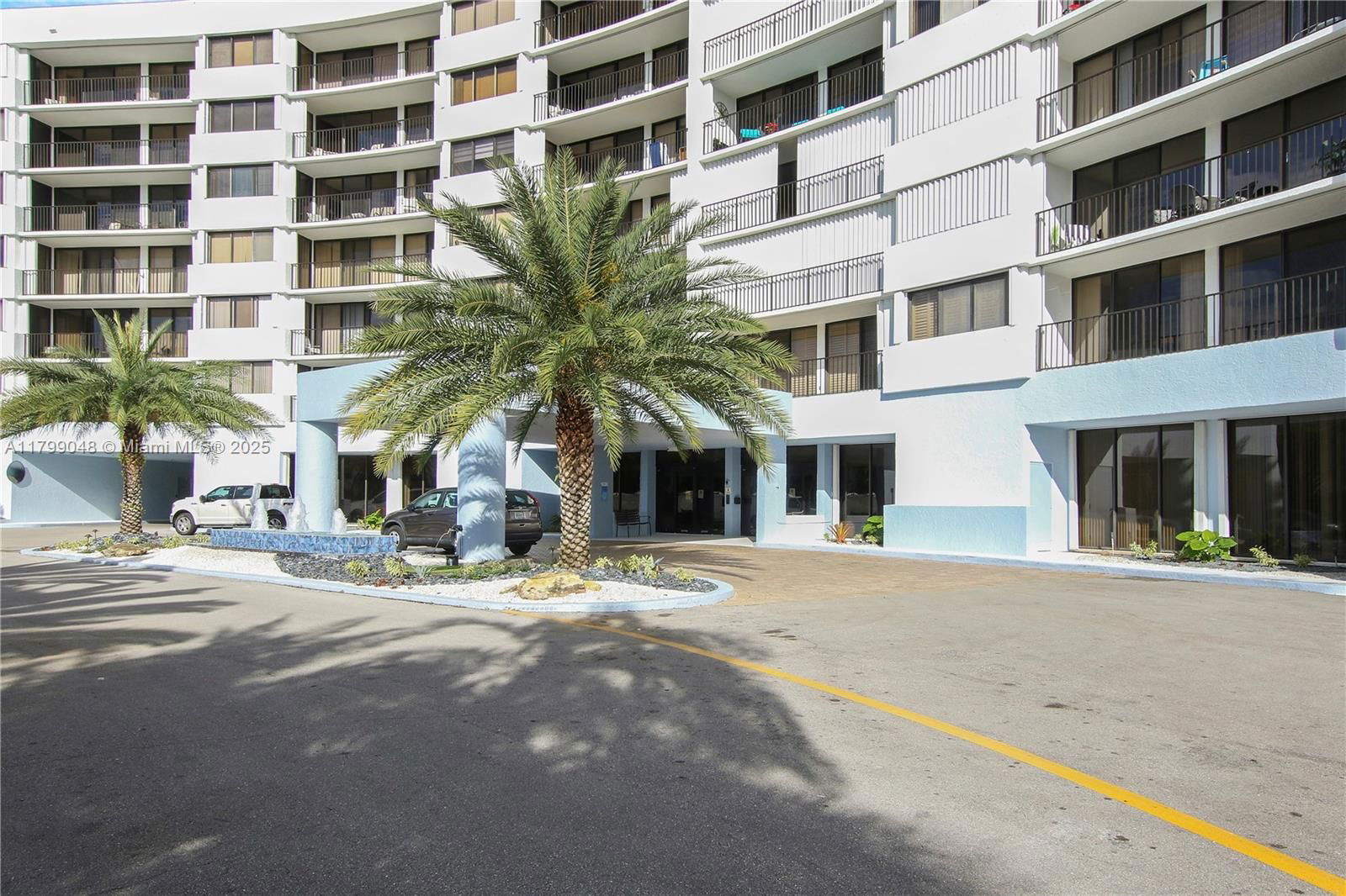 Real estate property located at 1300 Highway A1a #404, Palm Beach, Oceancrest Condo Apts, Jupiter, FL