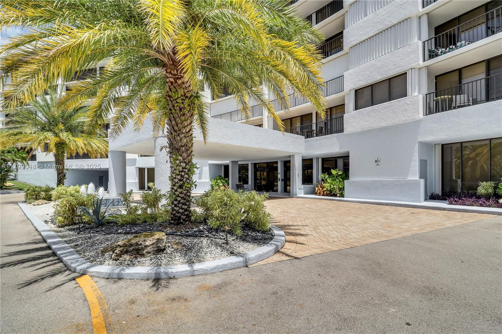 Real estate property located at 1300 Highway A1a #404, Palm Beach, Oceancrest Condo Apts, Jupiter, FL