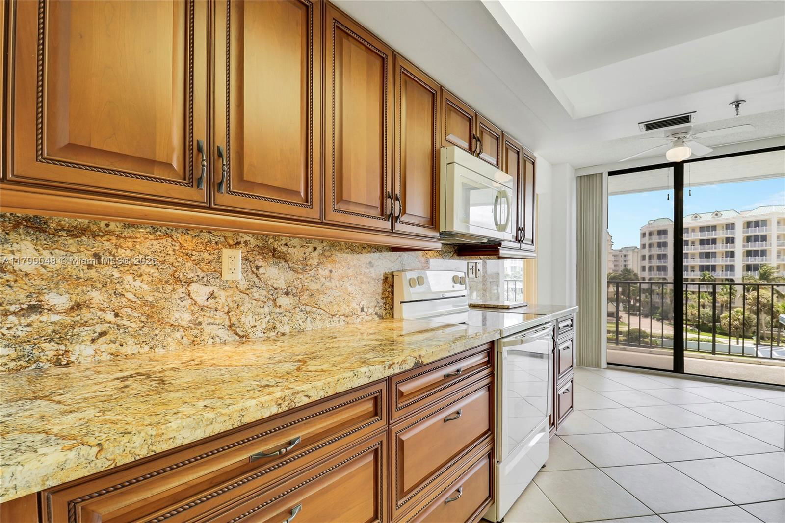 Real estate property located at 1300 Highway A1a #404, Palm Beach, Oceancrest Condo Apts, Jupiter, FL
