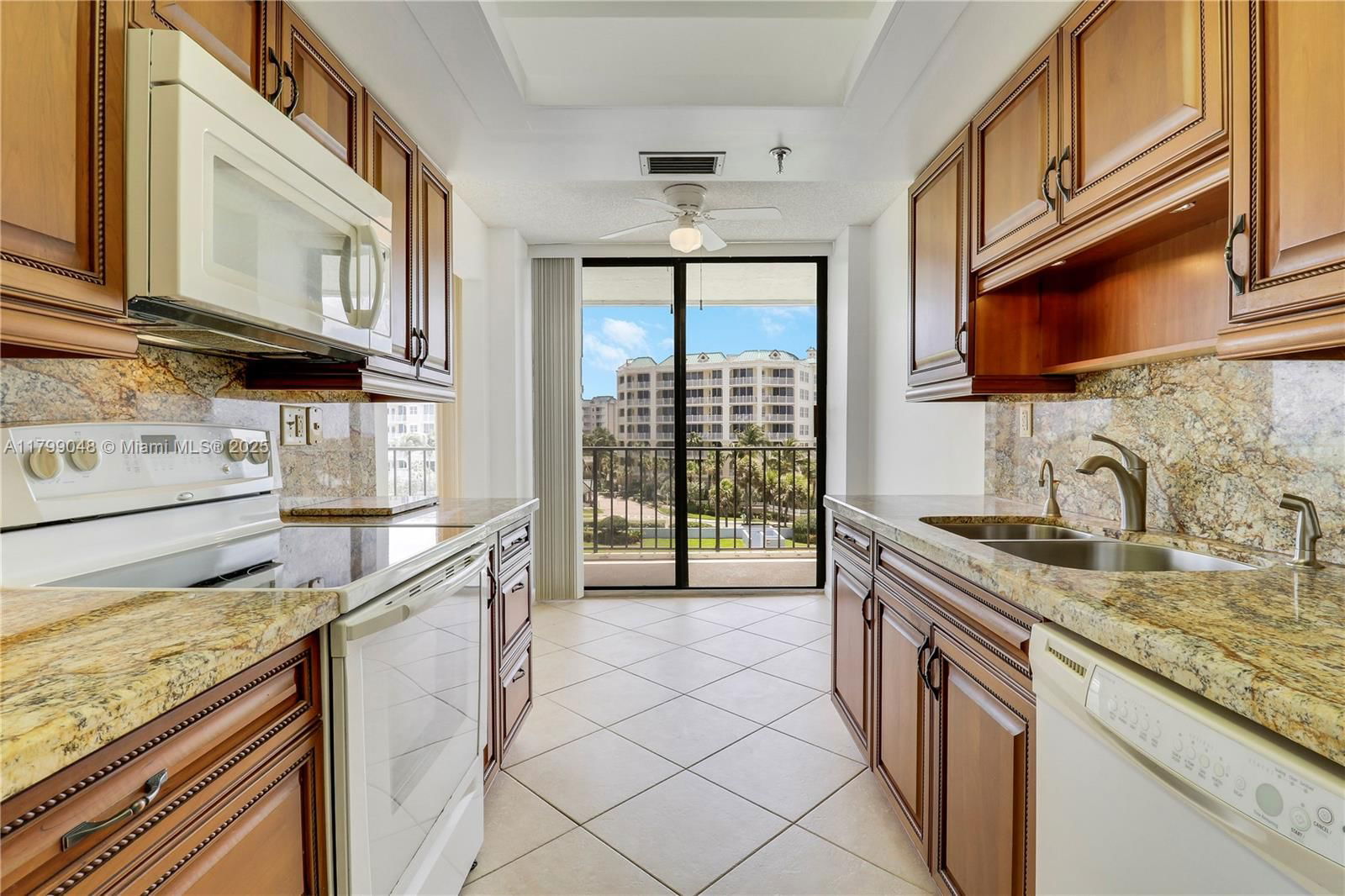 Real estate property located at 1300 Highway A1a #404, Palm Beach, Oceancrest Condo Apts, Jupiter, FL
