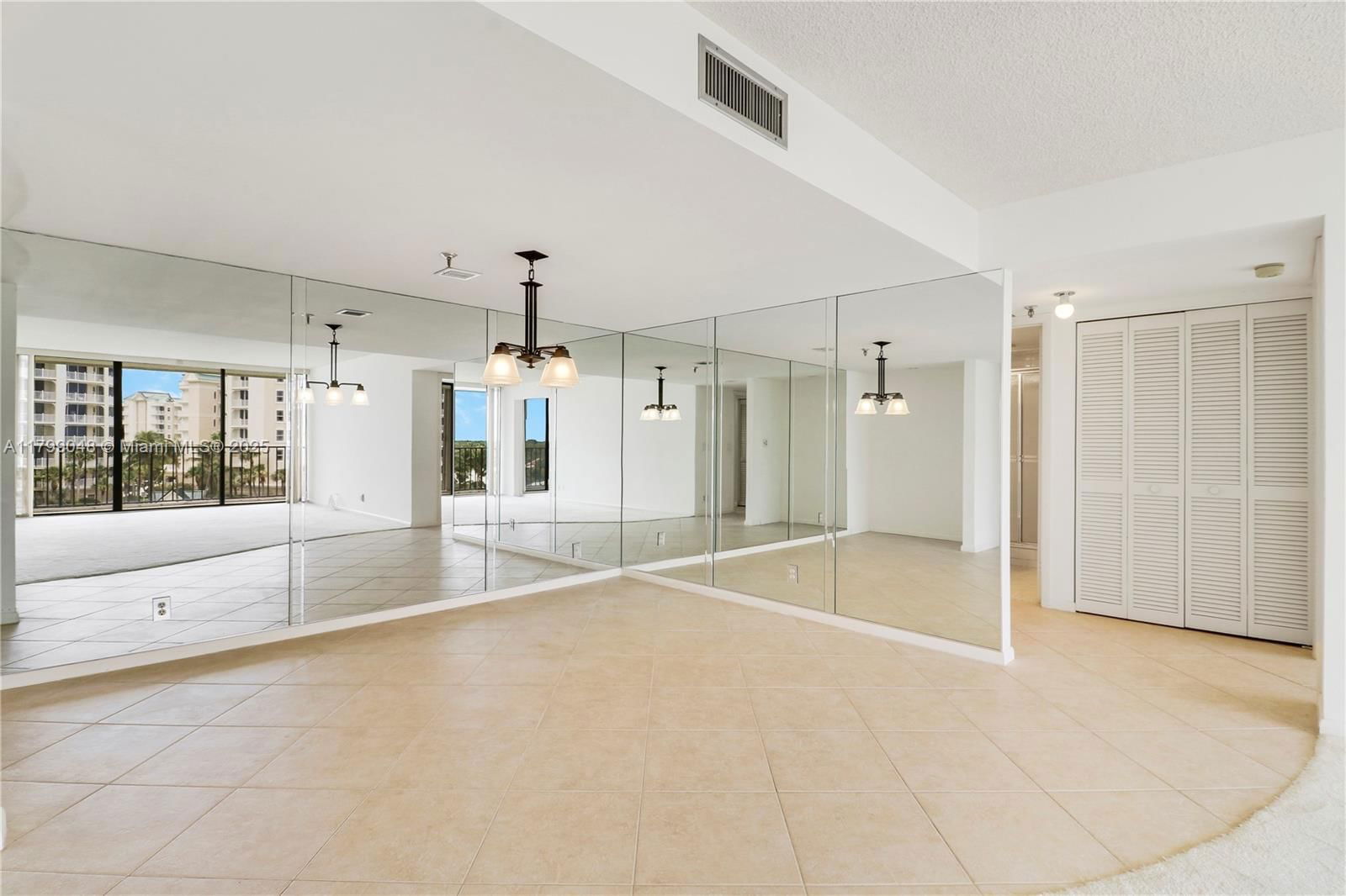 Real estate property located at 1300 Highway A1a #404, Palm Beach, Oceancrest Condo Apts, Jupiter, FL