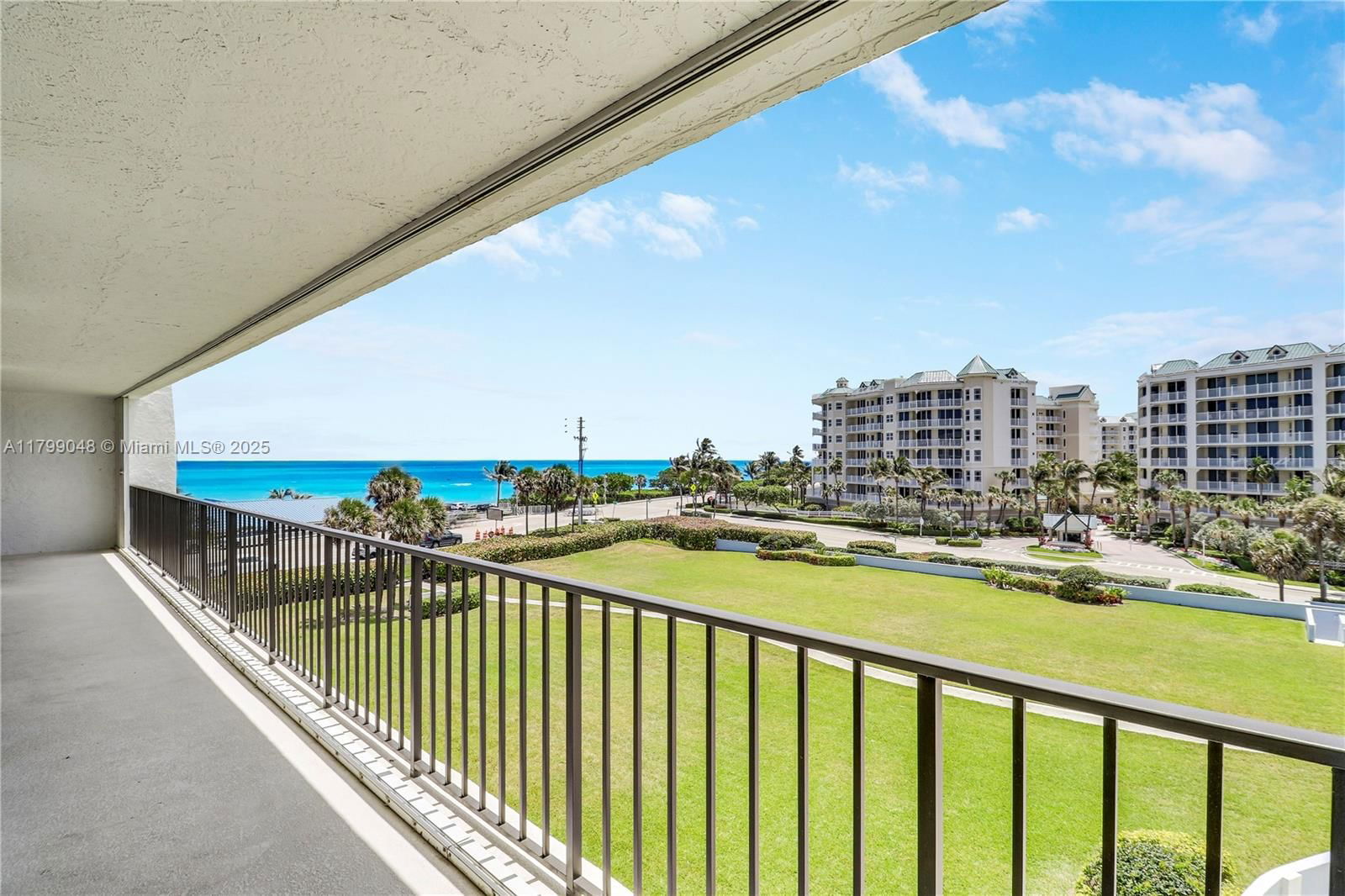 Real estate property located at 1300 Highway A1a #404, Palm Beach, Oceancrest Condo Apts, Jupiter, FL