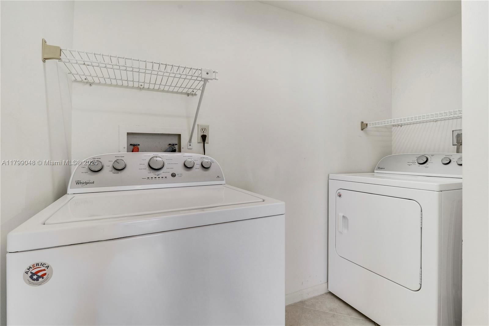 Real estate property located at 1300 Highway A1a #404, Palm Beach, Oceancrest Condo Apts, Jupiter, FL