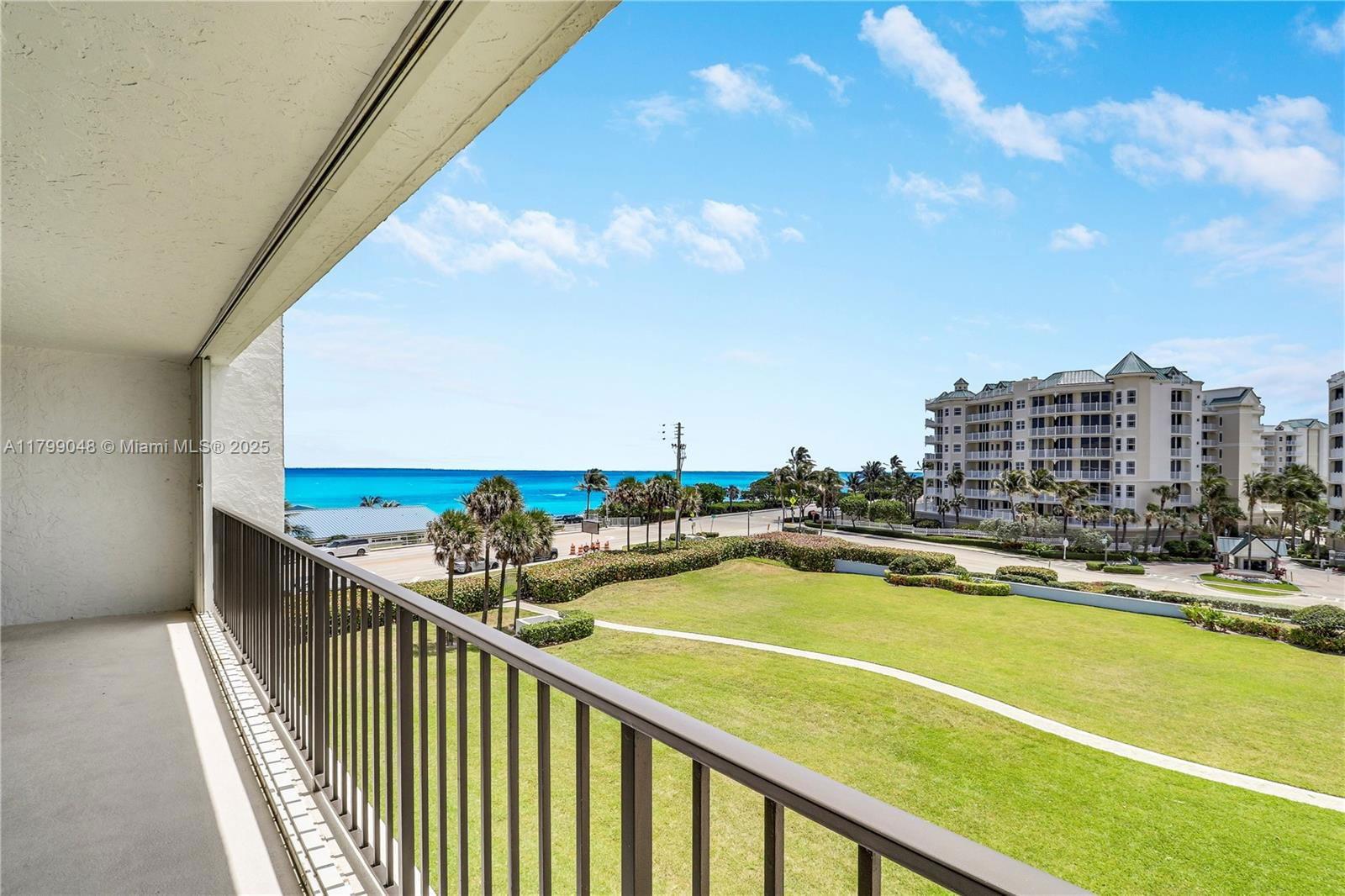 Real estate property located at 1300 Highway A1a #404, Palm Beach, Oceancrest Condo Apts, Jupiter, FL