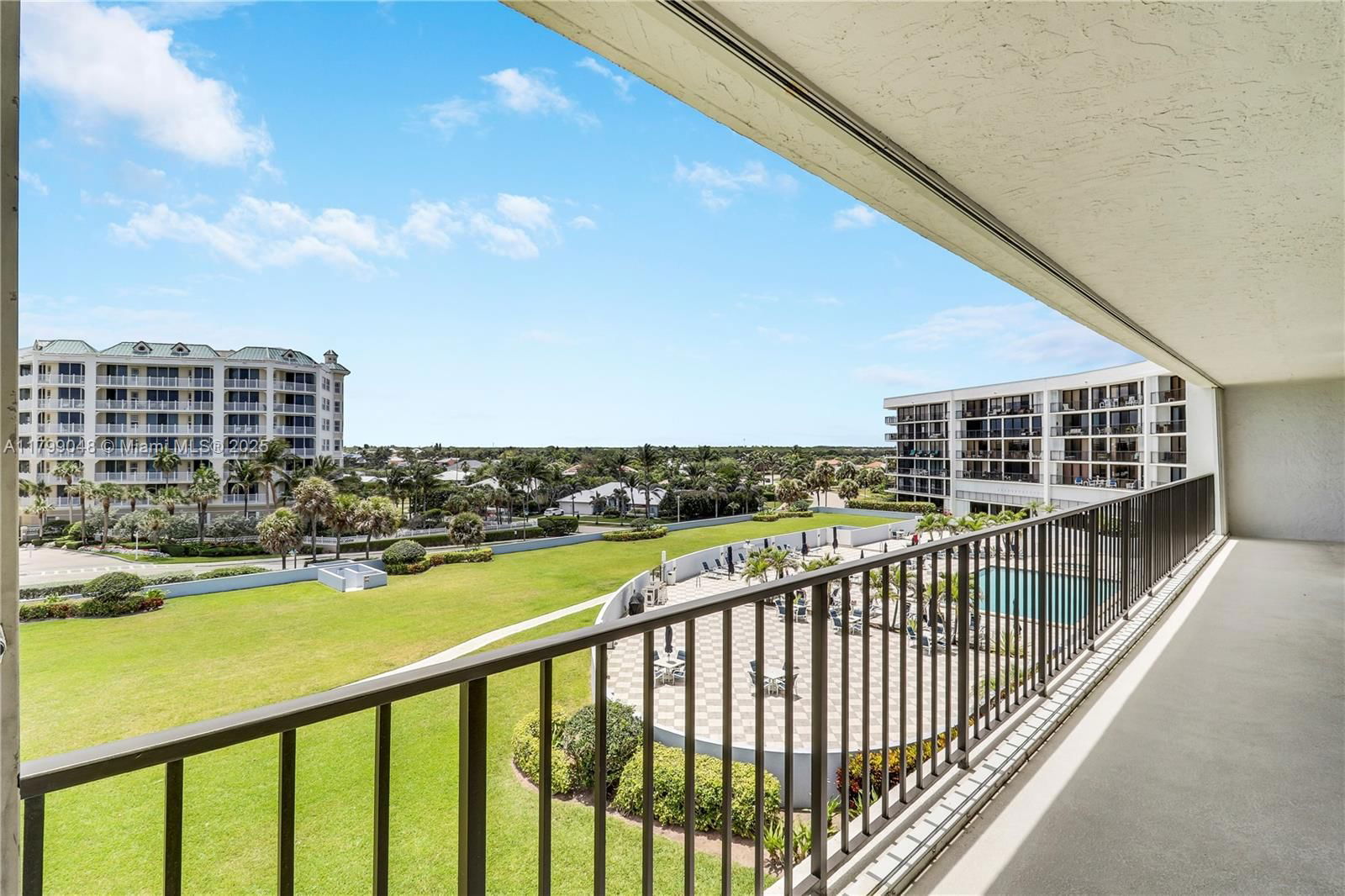Real estate property located at 1300 Highway A1a #404, Palm Beach, Oceancrest Condo Apts, Jupiter, FL