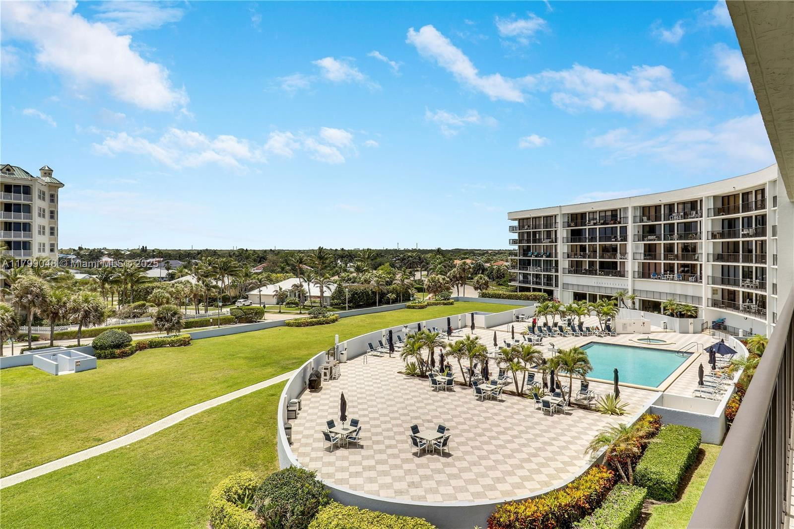 Real estate property located at 1300 Highway A1a #404, Palm Beach, Oceancrest Condo Apts, Jupiter, FL