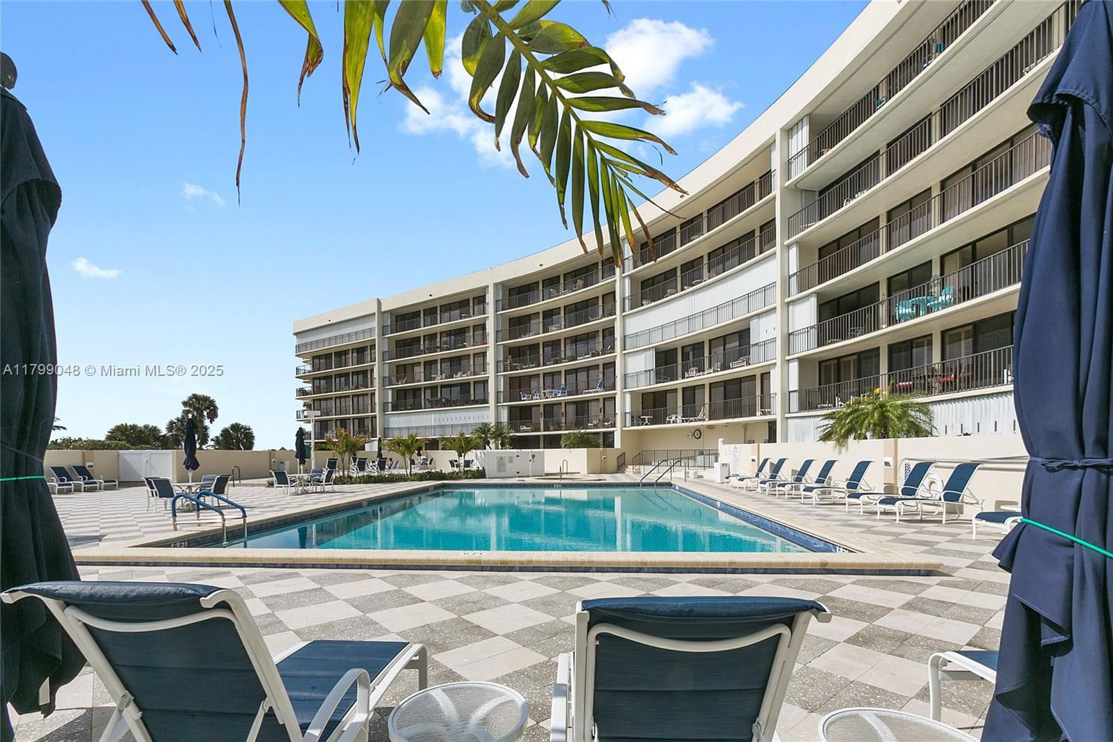 Real estate property located at 1300 Highway A1a #404, Palm Beach, Oceancrest Condo Apts, Jupiter, FL