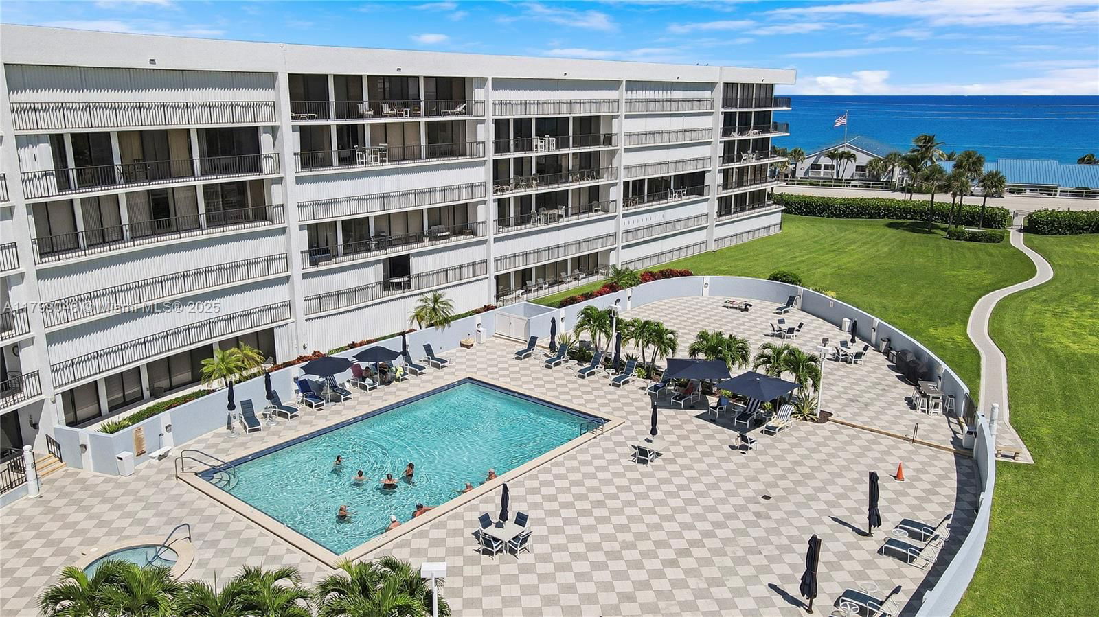 Real estate property located at 1300 Highway A1a #404, Palm Beach, Oceancrest Condo Apts, Jupiter, FL