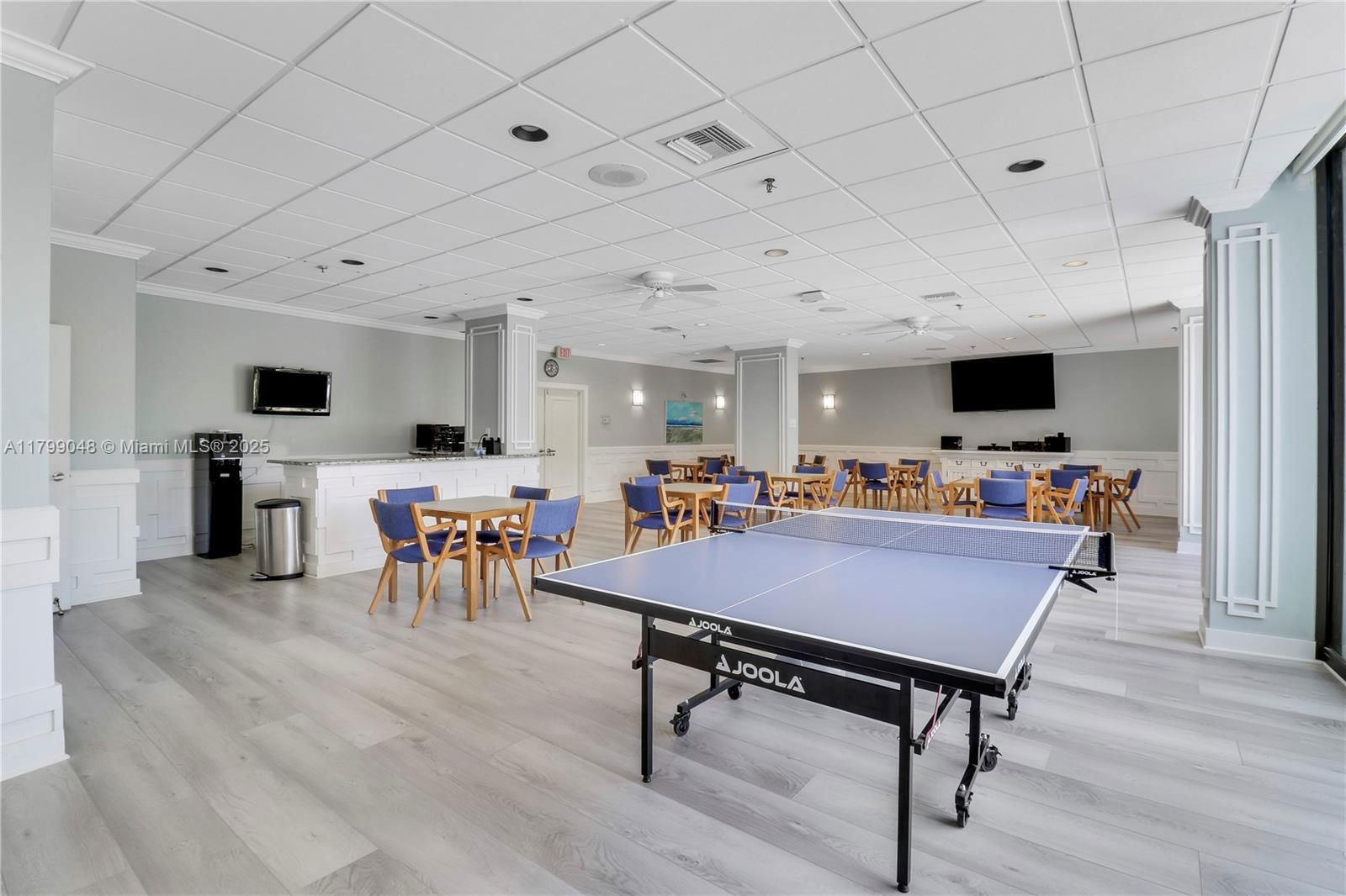 Real estate property located at 1300 Highway A1a #404, Palm Beach, Oceancrest Condo Apts, Jupiter, FL