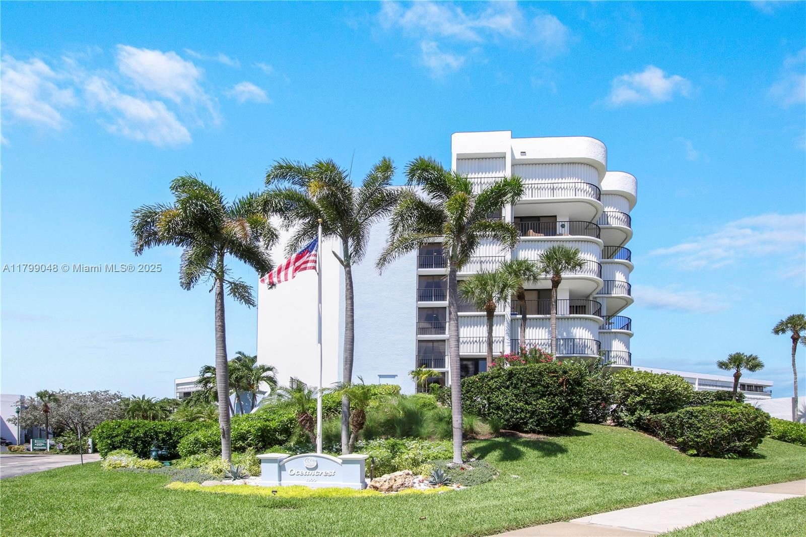 Real estate property located at 1300 Highway A1a #404, Palm Beach, Oceancrest Condo Apts, Jupiter, FL