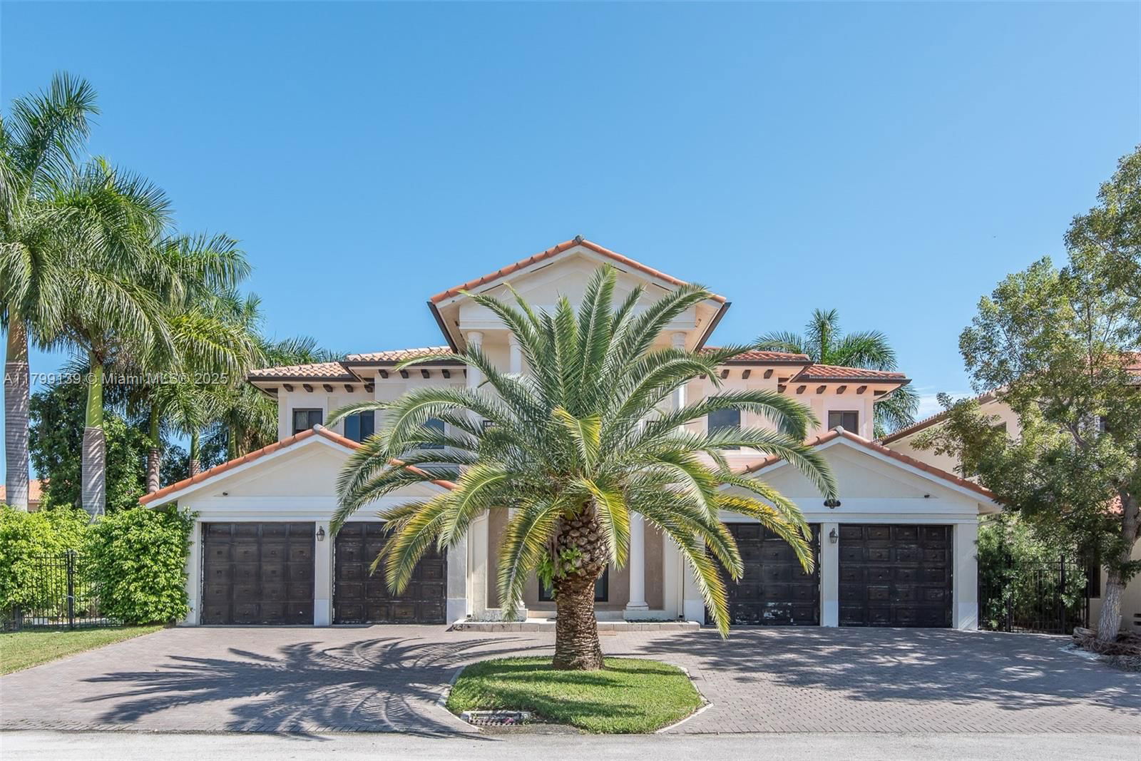 Real estate property located at 19305 79th Ct, Miami-dade, Cutler Cay, Cutler Bay, FL