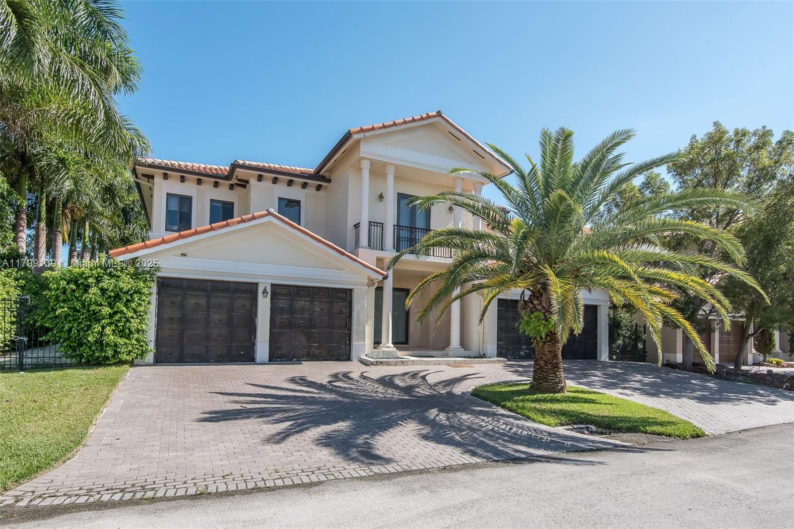 Real estate property located at 19305 79th Ct, Miami-dade, Cutler Cay, Cutler Bay, FL